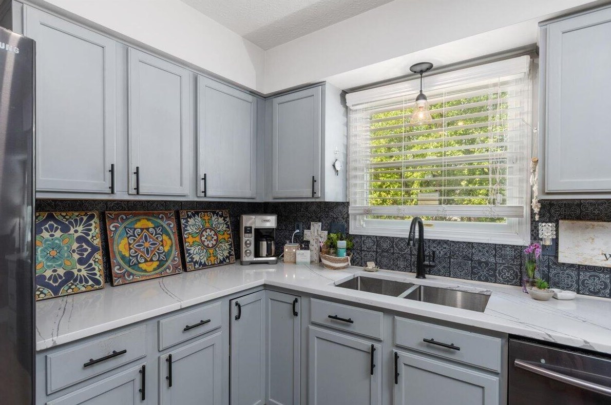 7516 Burgstresser Ct, Cnl Wnchstr OH  43110-8432 exterior