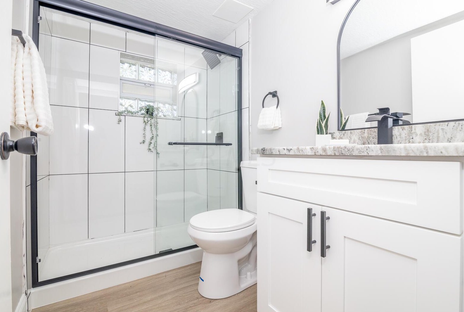 5635 Sandalwood Blvd, Columbus OH 43229-4327 exterior