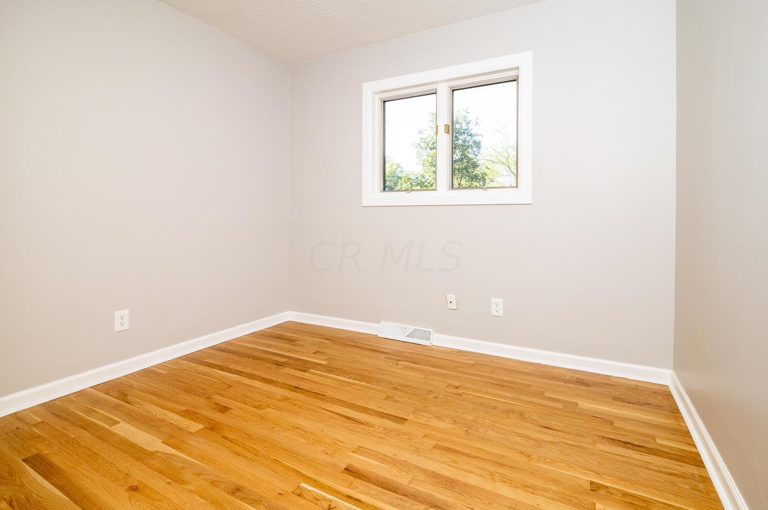 5635 Sandalwood Blvd, Columbus OH 43229-4327 exterior