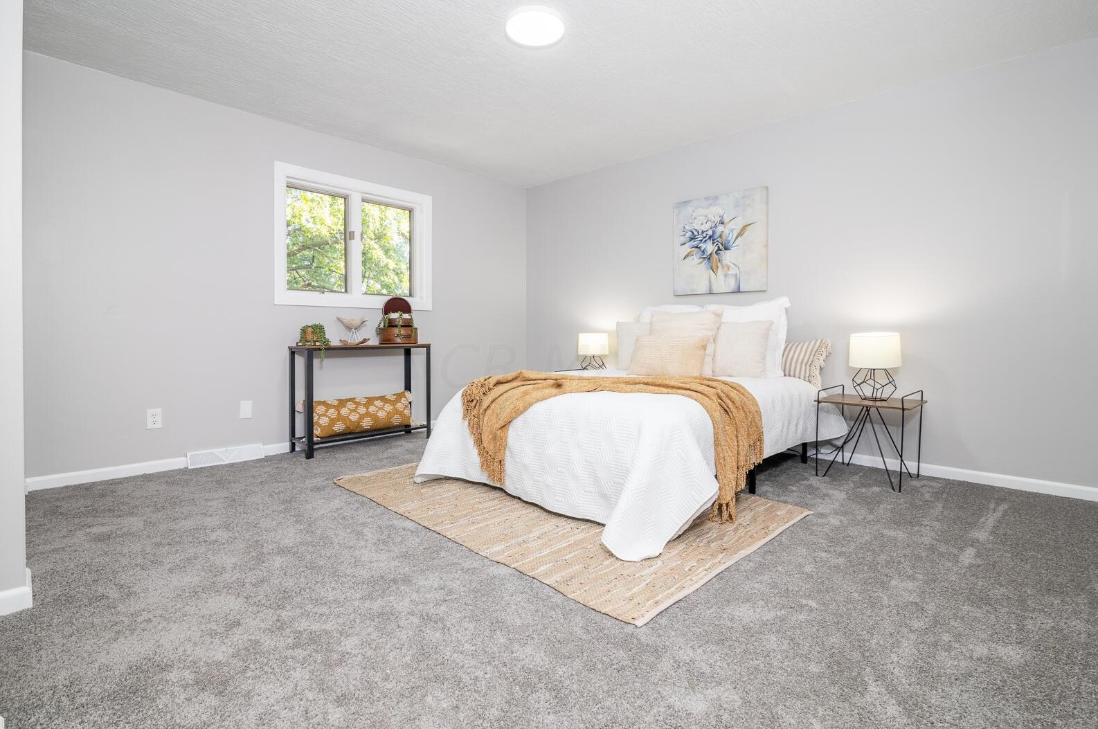 5635 Sandalwood Blvd, Columbus OH 43229-4327 exterior