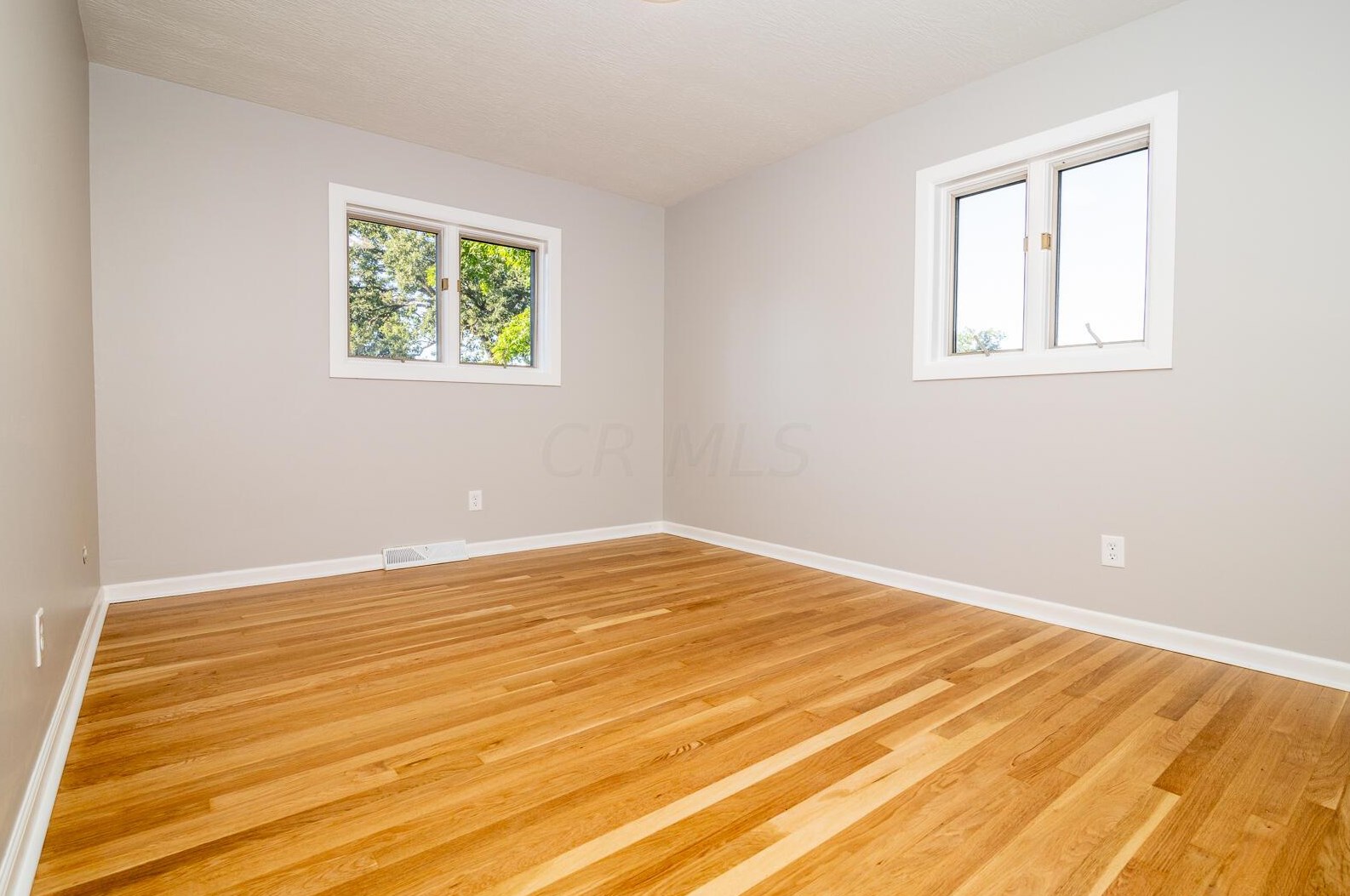 5635 Sandalwood Blvd, Columbus OH 43229-4327 exterior