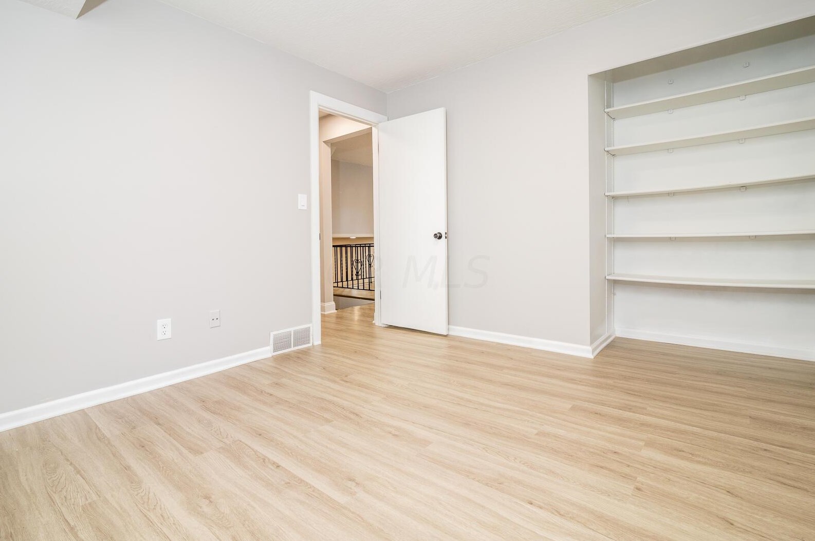 5635 Sandalwood Blvd, Columbus OH 43229-4327 exterior