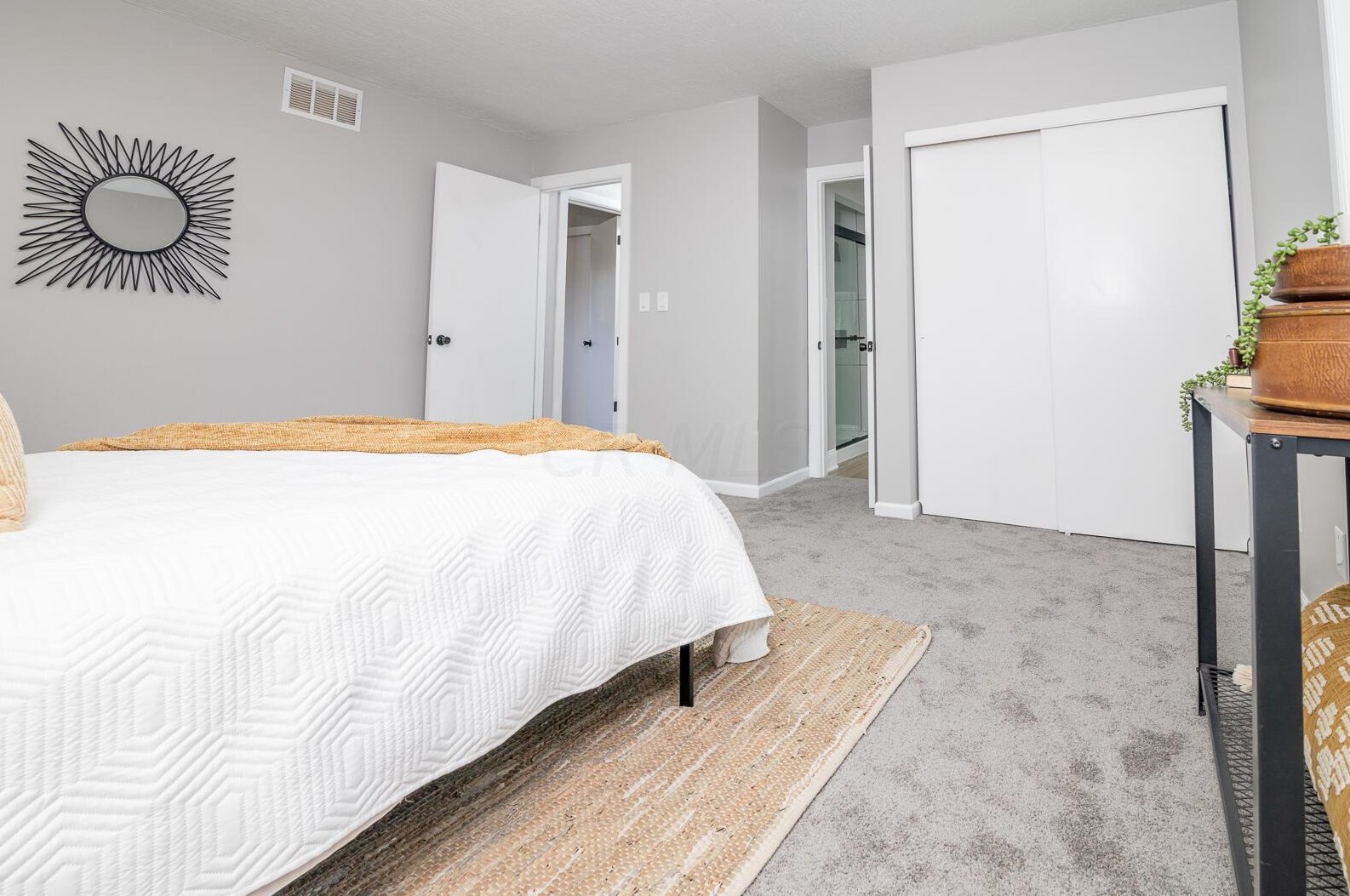 5635 Sandalwood Blvd, Columbus OH 43229-4327 exterior