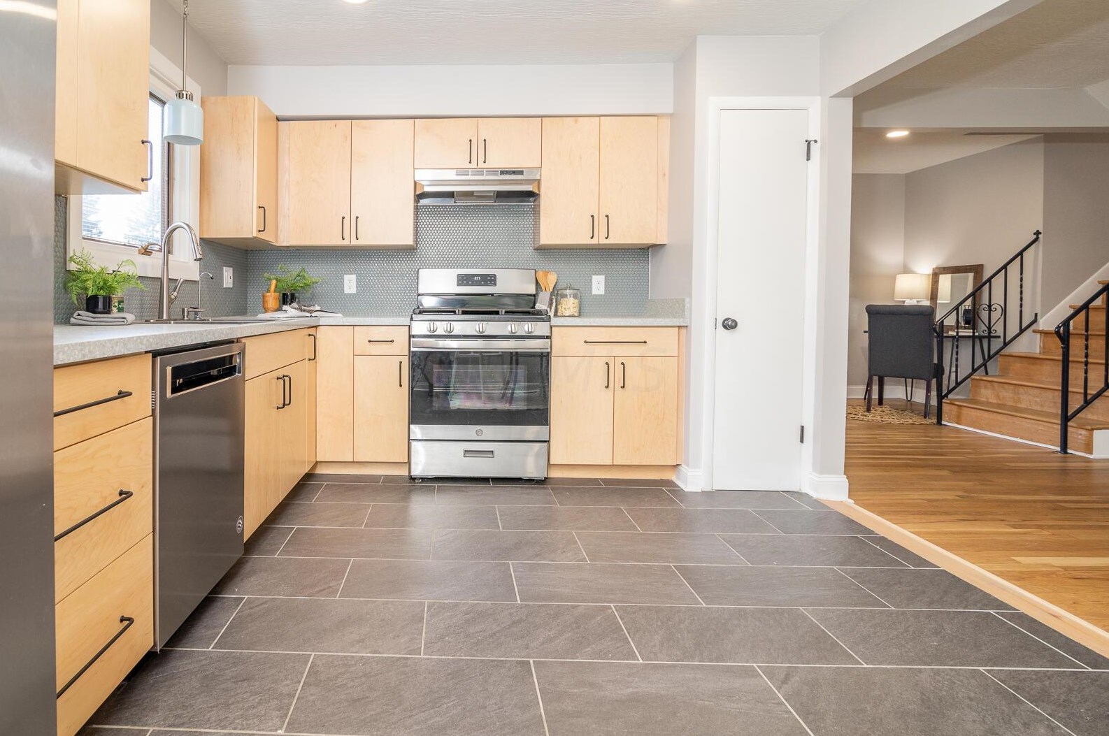 5635 Sandalwood Blvd, Columbus OH 43229-4327 exterior