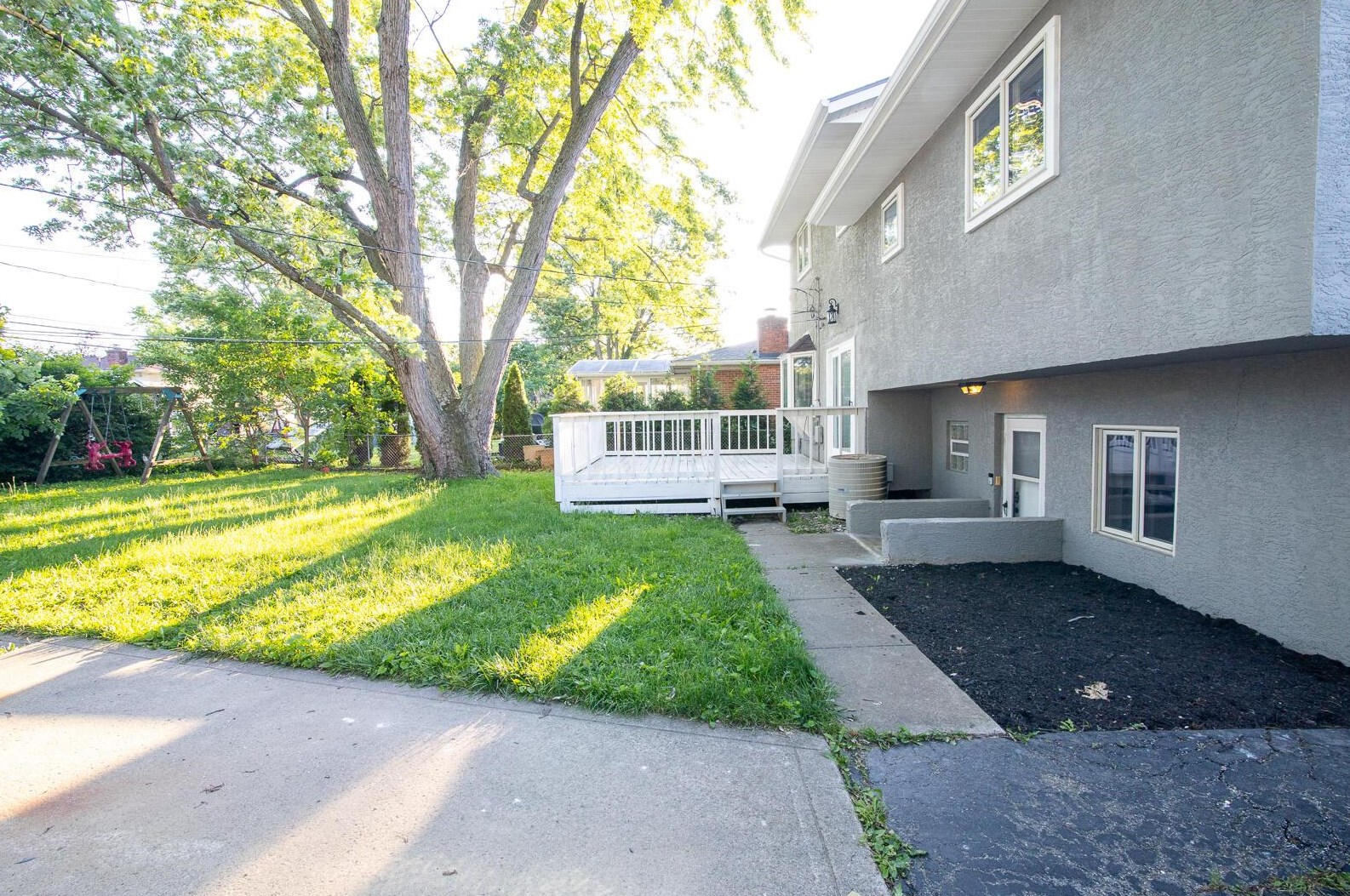 5635 Sandalwood Blvd, Columbus OH 43229-4327 exterior