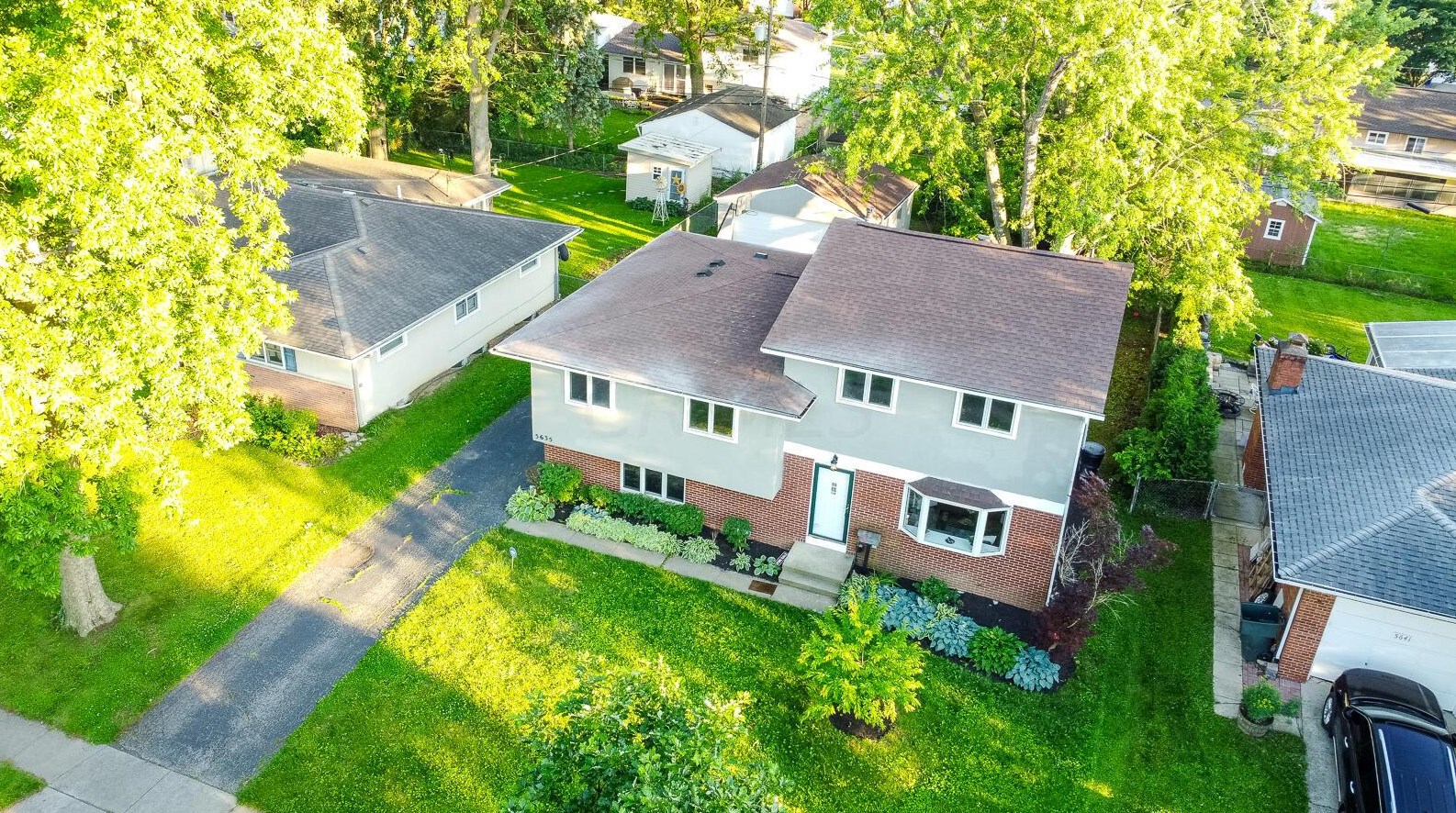 5635 Sandalwood Blvd, Columbus OH 43229-4327 exterior