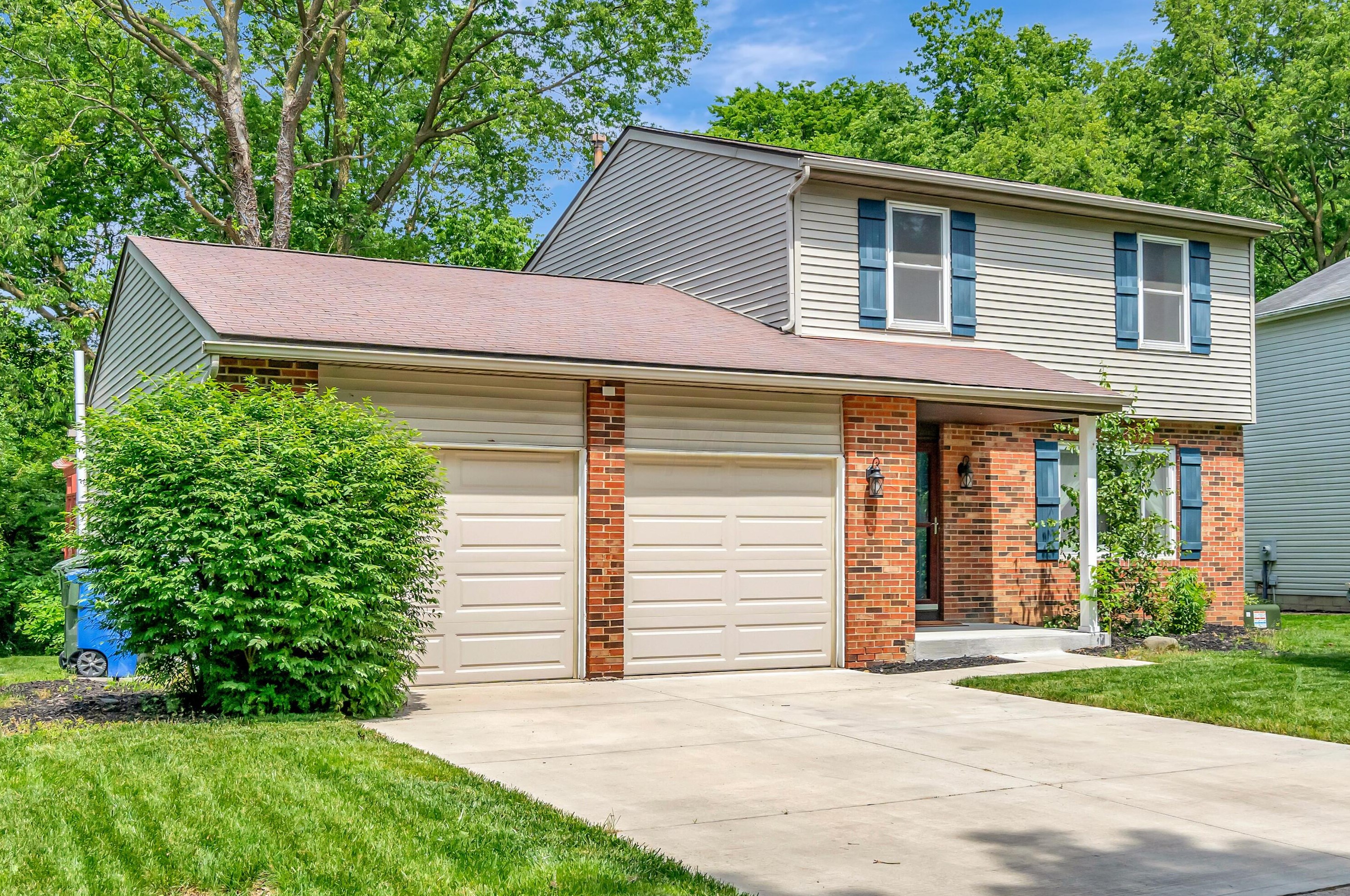 2154 Green Island Dr, Columbus, OH 43228-9431