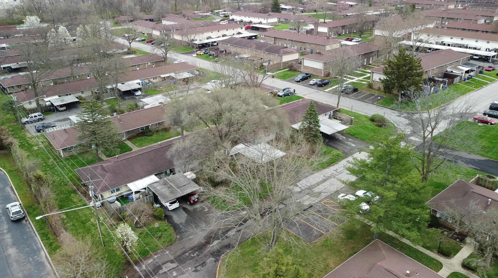 2372 Woodbrook Cir, Columbus OH 43223-3164 exterior