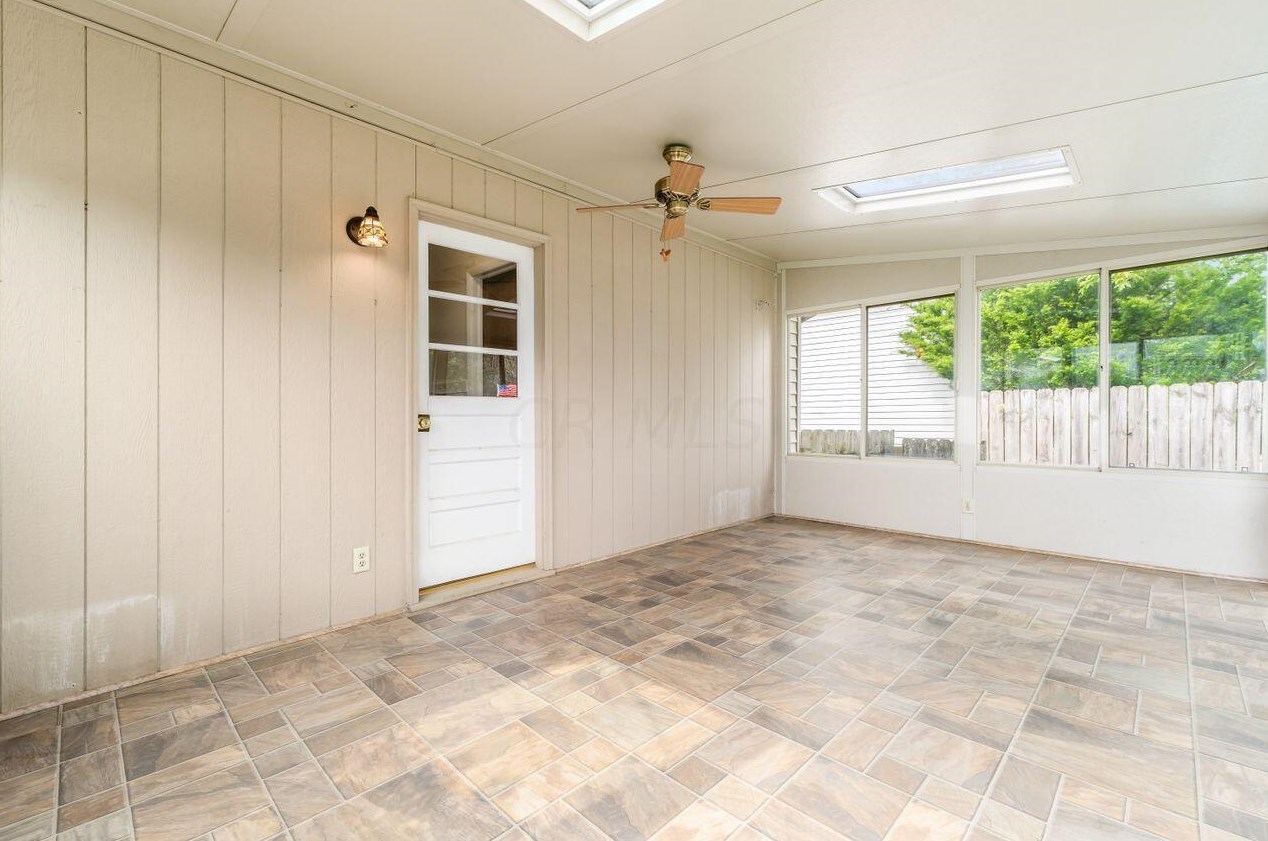 5072 Holbrook Dr, Columbus OH 43232-6604 exterior