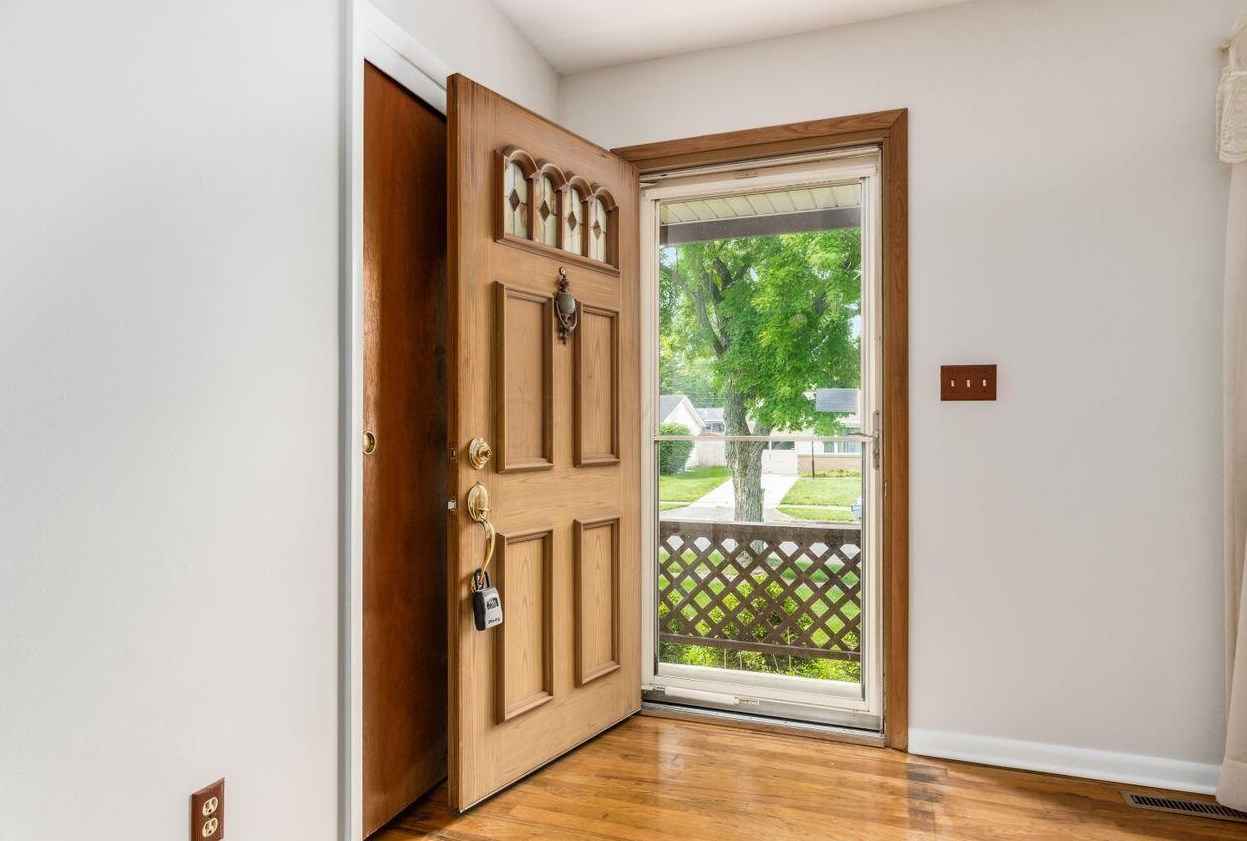 5072 Holbrook Dr, Columbus OH 43232-6604 exterior