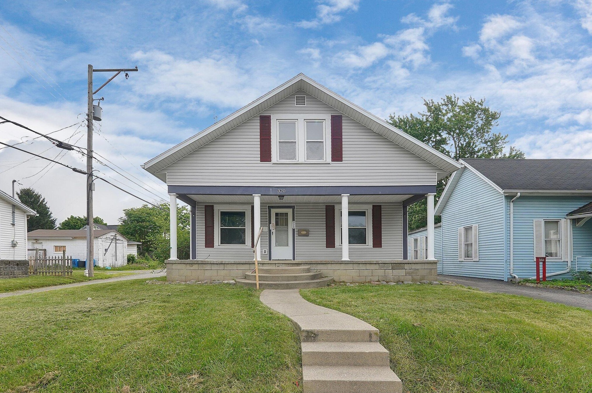 320 Hopkins St, Washington Ch, OH 43160-2035