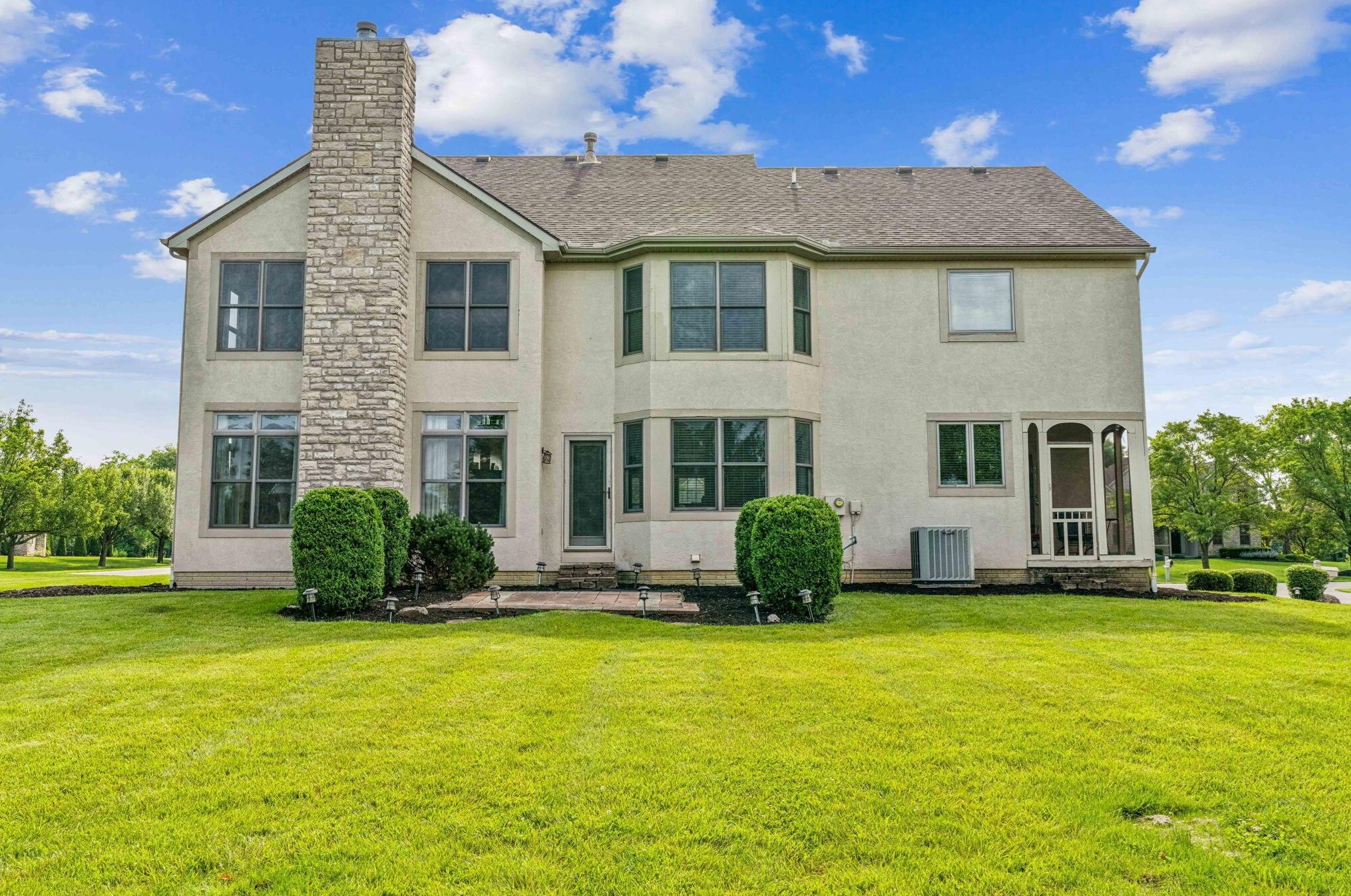 7908 Madison Pl, Cnl Wnchstr OH  43110-9053 exterior