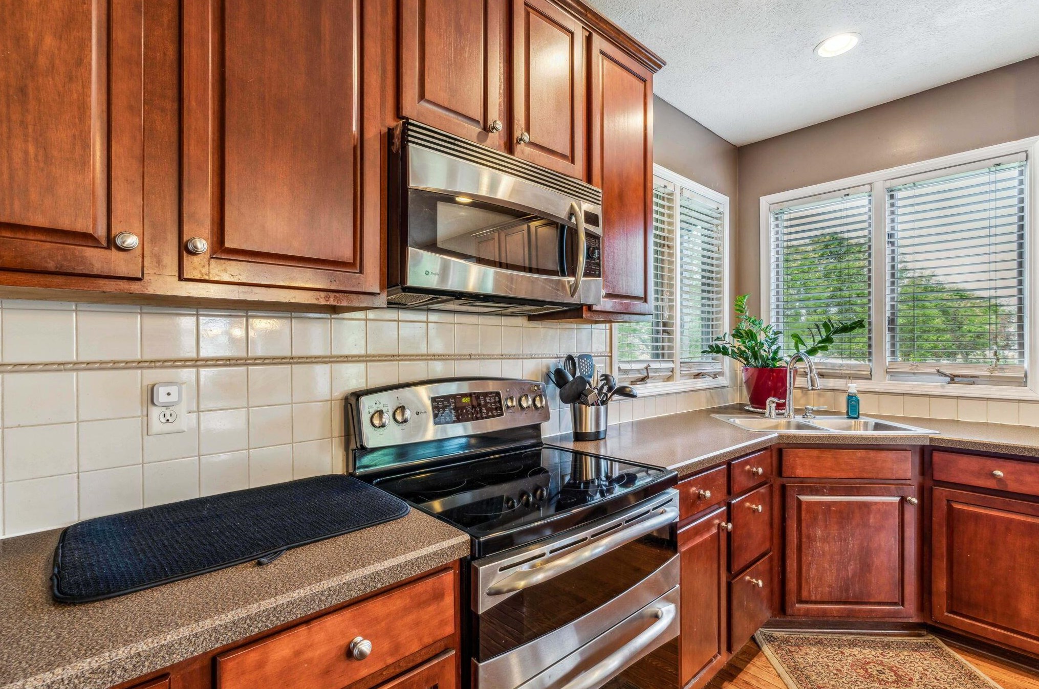 7908 Madison Pl, Cnl Wnchstr OH  43110-9053 exterior