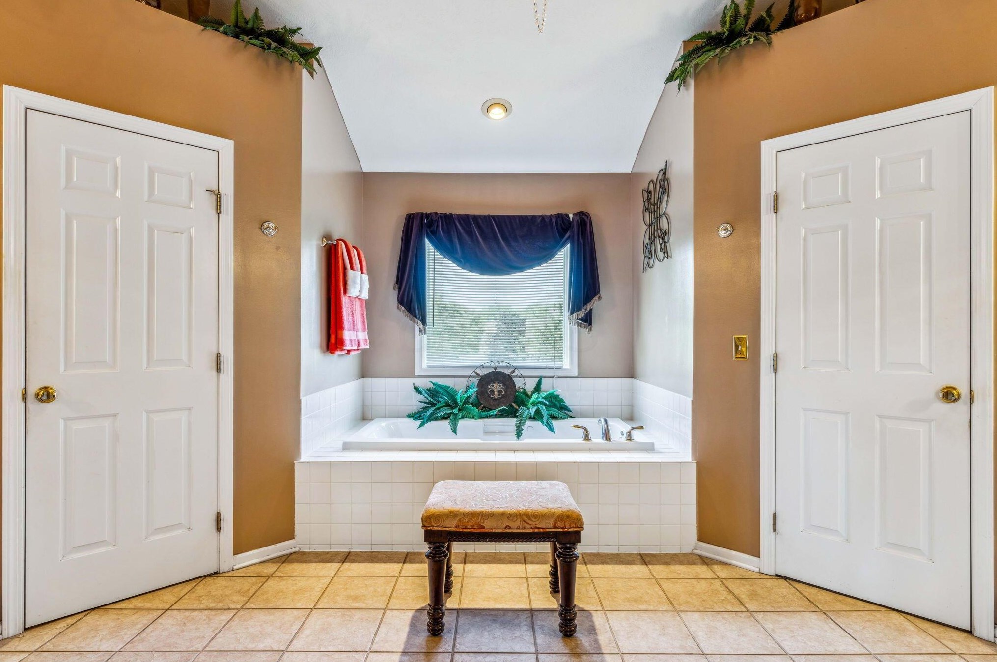 7908 Madison Pl, Cnl Wnchstr OH  43110-9053 exterior