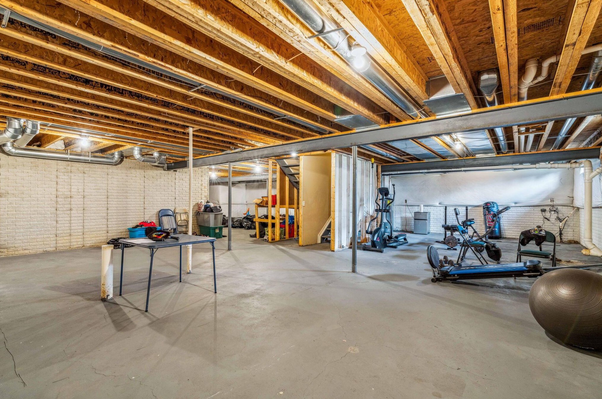 7908 Madison Pl, Cnl Wnchstr OH  43110-9053 exterior