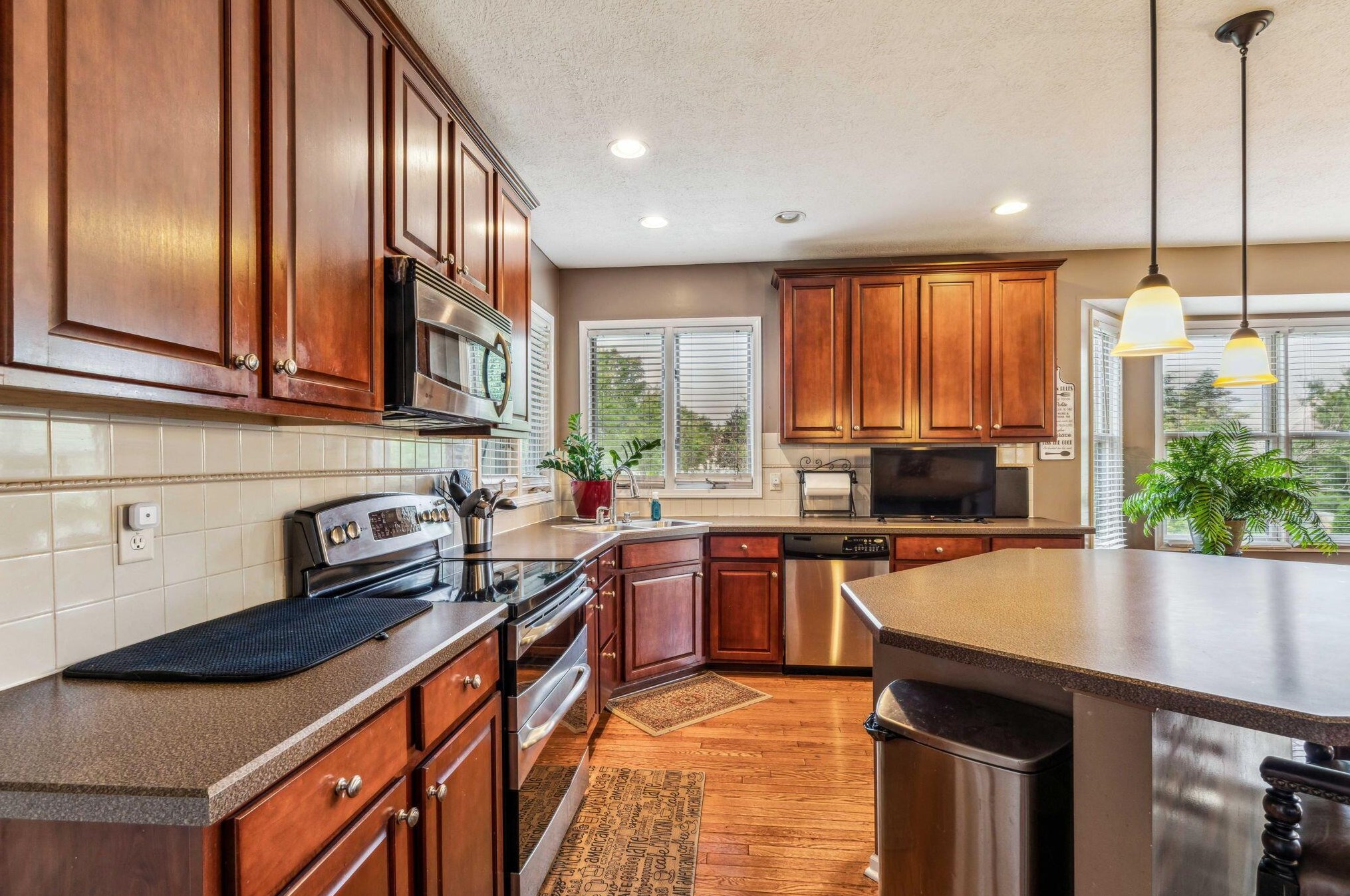 7908 Madison Pl, Cnl Wnchstr OH  43110-9053 exterior