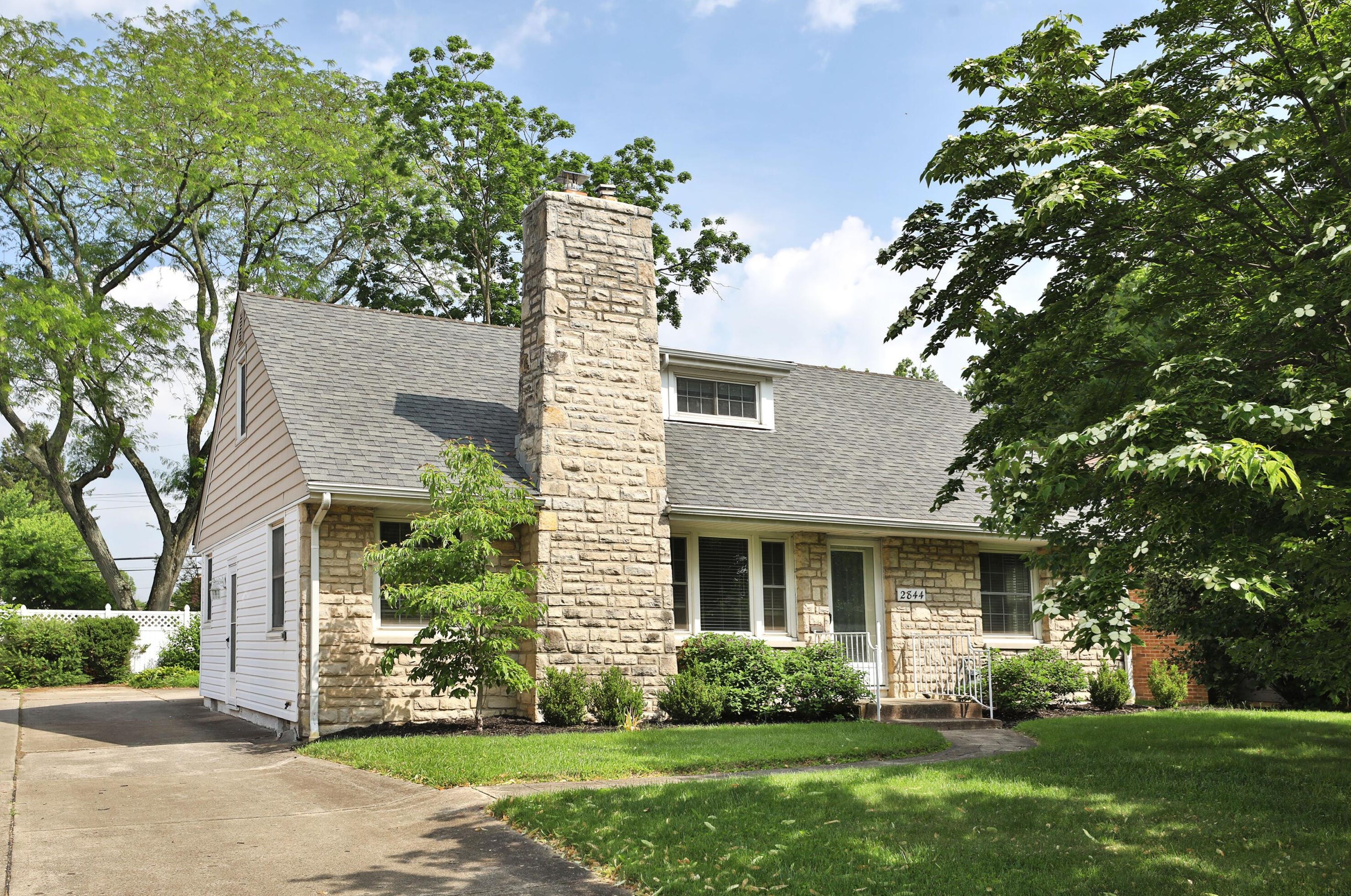 2844 Wellesley Rd, Columbus, OH 43209-3006