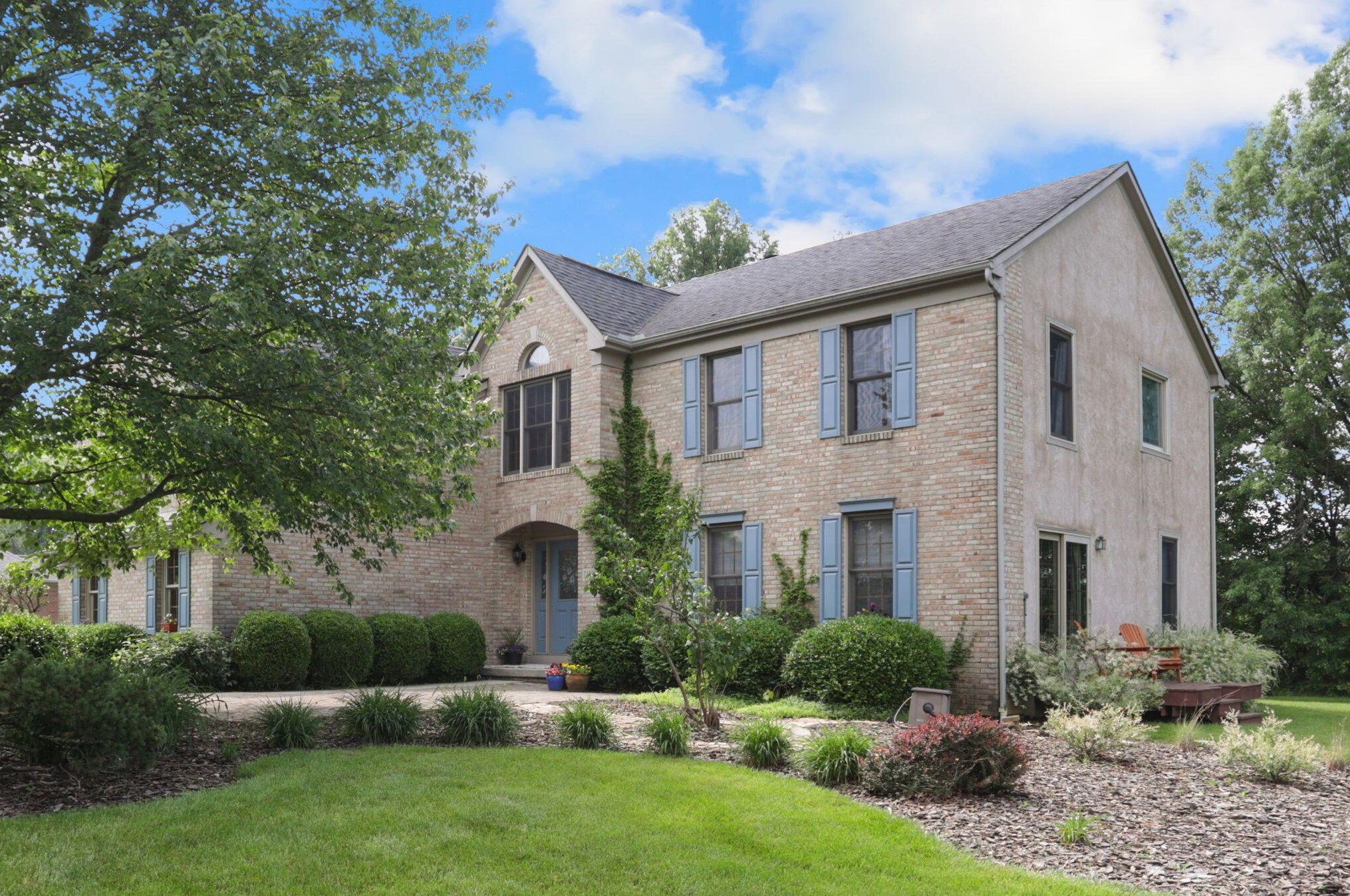 7239 Fox Lake Dr, Blacklick, OH 43004