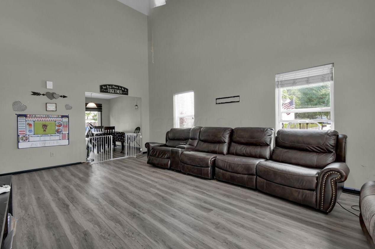 7800 Fairfax Loop Dr, Blacklick, OH 43004-9112