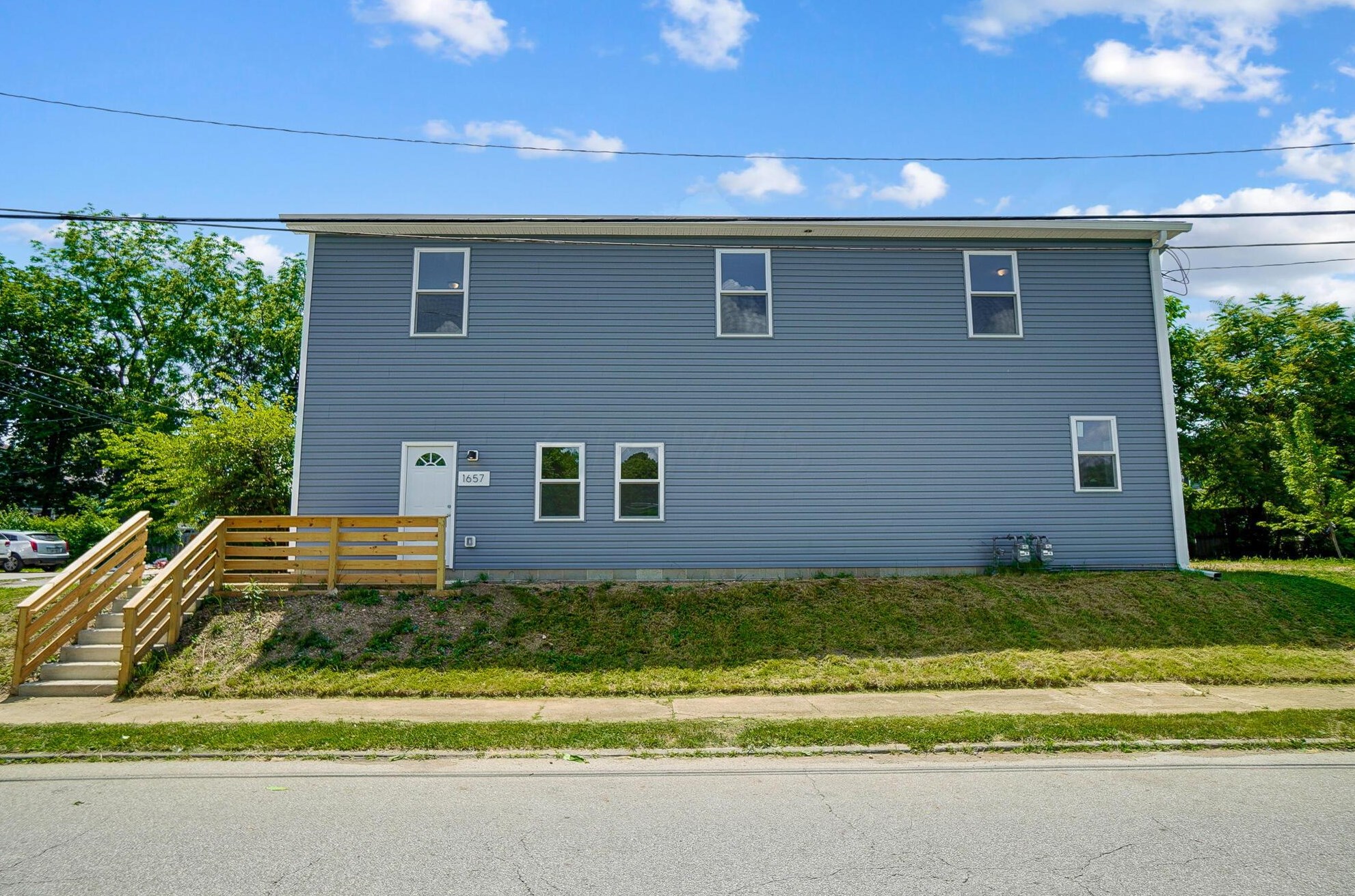 1655 Mooberry St, Columbus OH  43205-3017 exterior