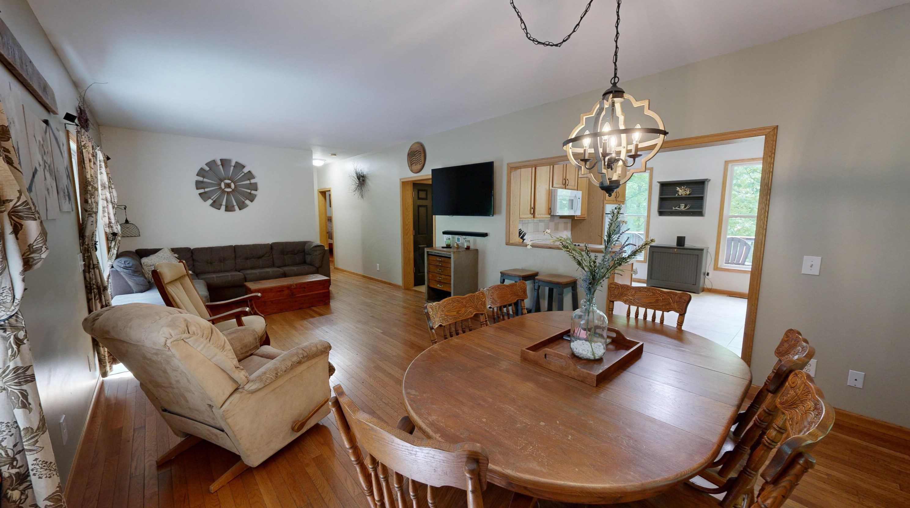 5867 Stoffer Rd, North Woodbury OH  44813-9361 exterior