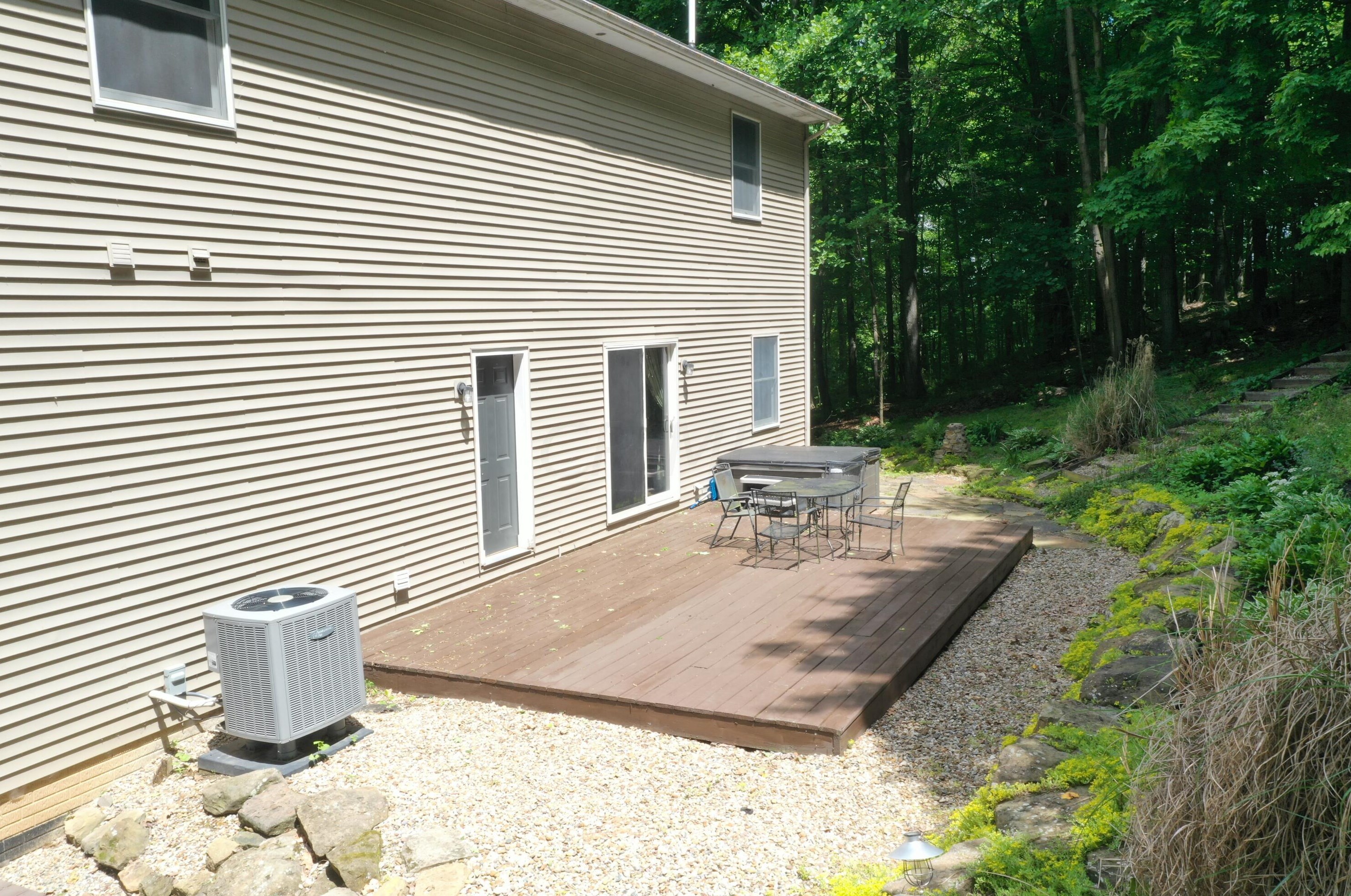 5867 Stoffer Rd, North Woodbury OH  44813-9361 exterior