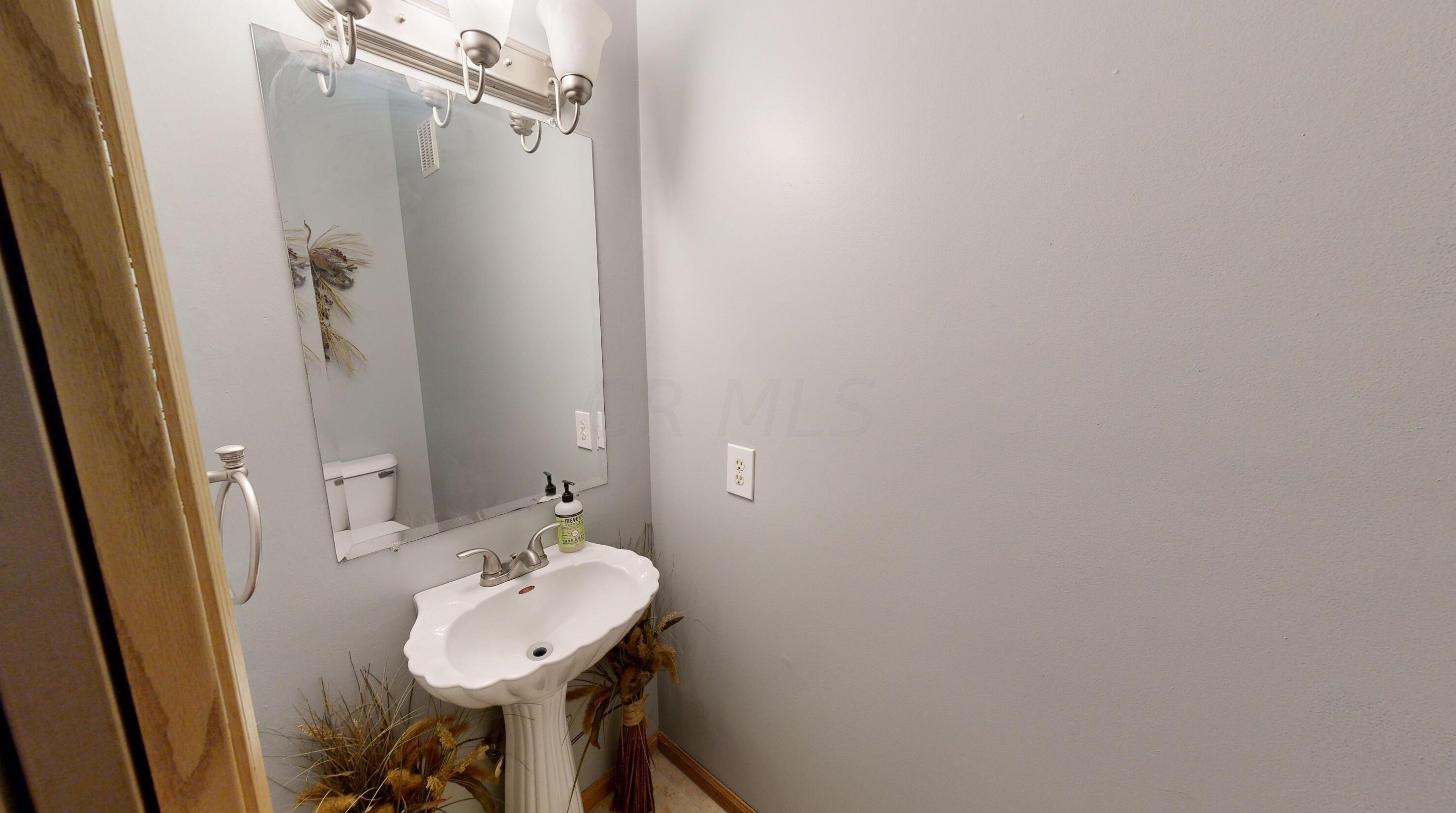 5867 Stoffer Rd, North Woodbury OH  44813-9361 exterior