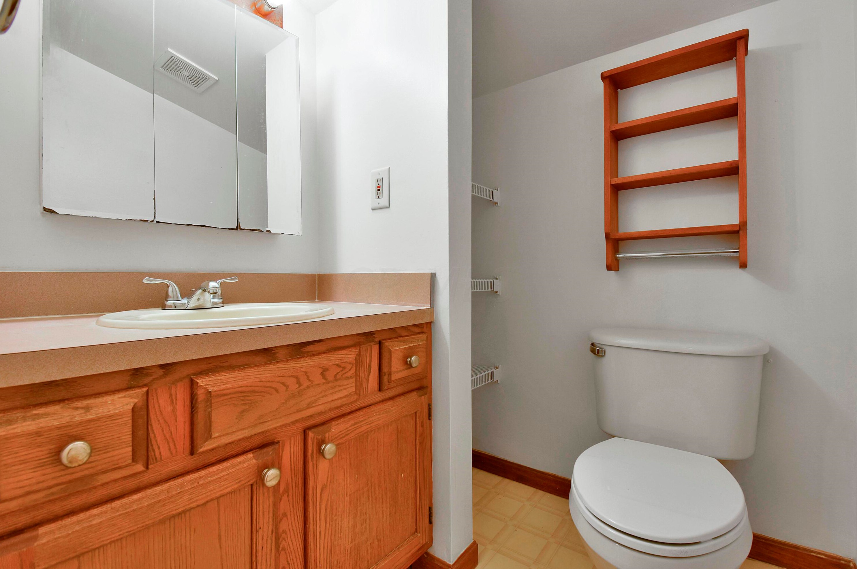 3243 Dixon Rd, Pataskala OH  43062-7803 exterior