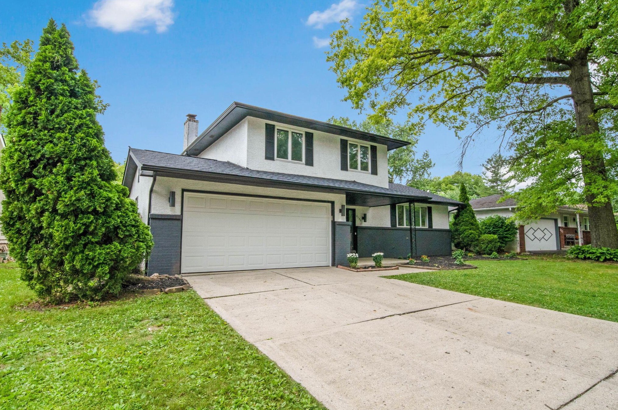 2131 Maplewood Dr, Columbus, OH 43229-4634