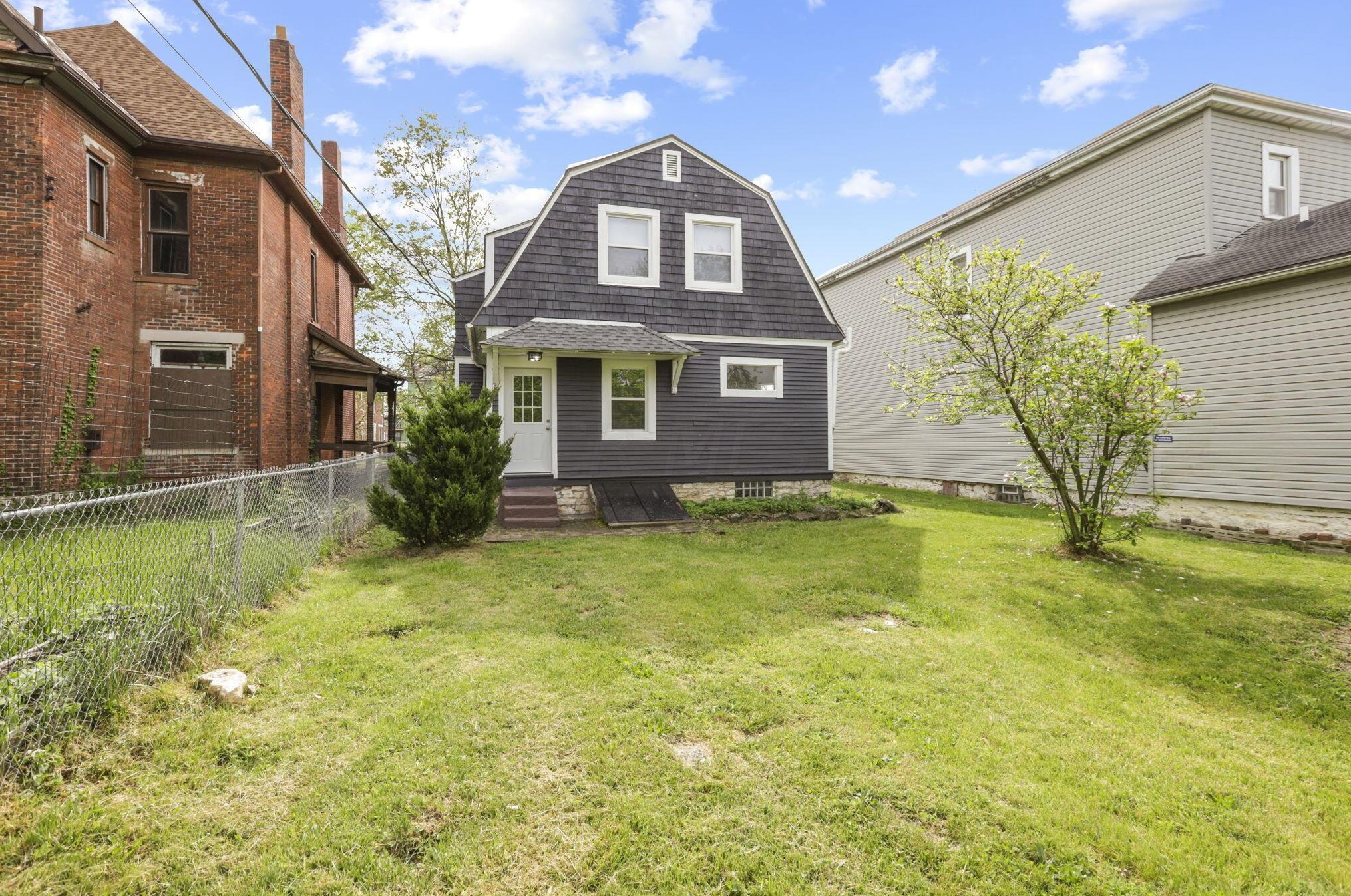 223 Monroe Ave, Columbus OH 43203-1443 exterior