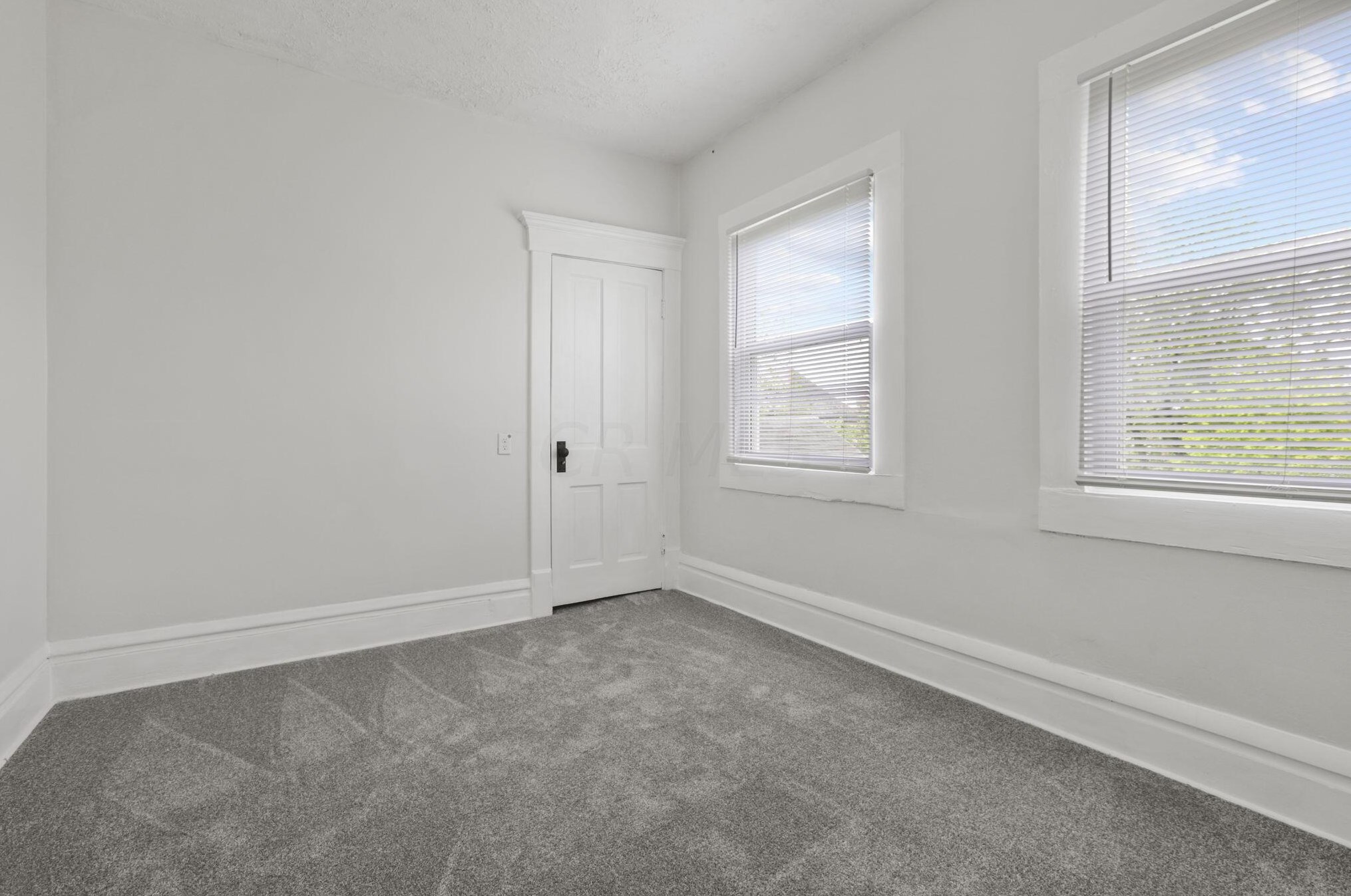 223 Monroe Ave, Columbus OH 43203-1443 exterior