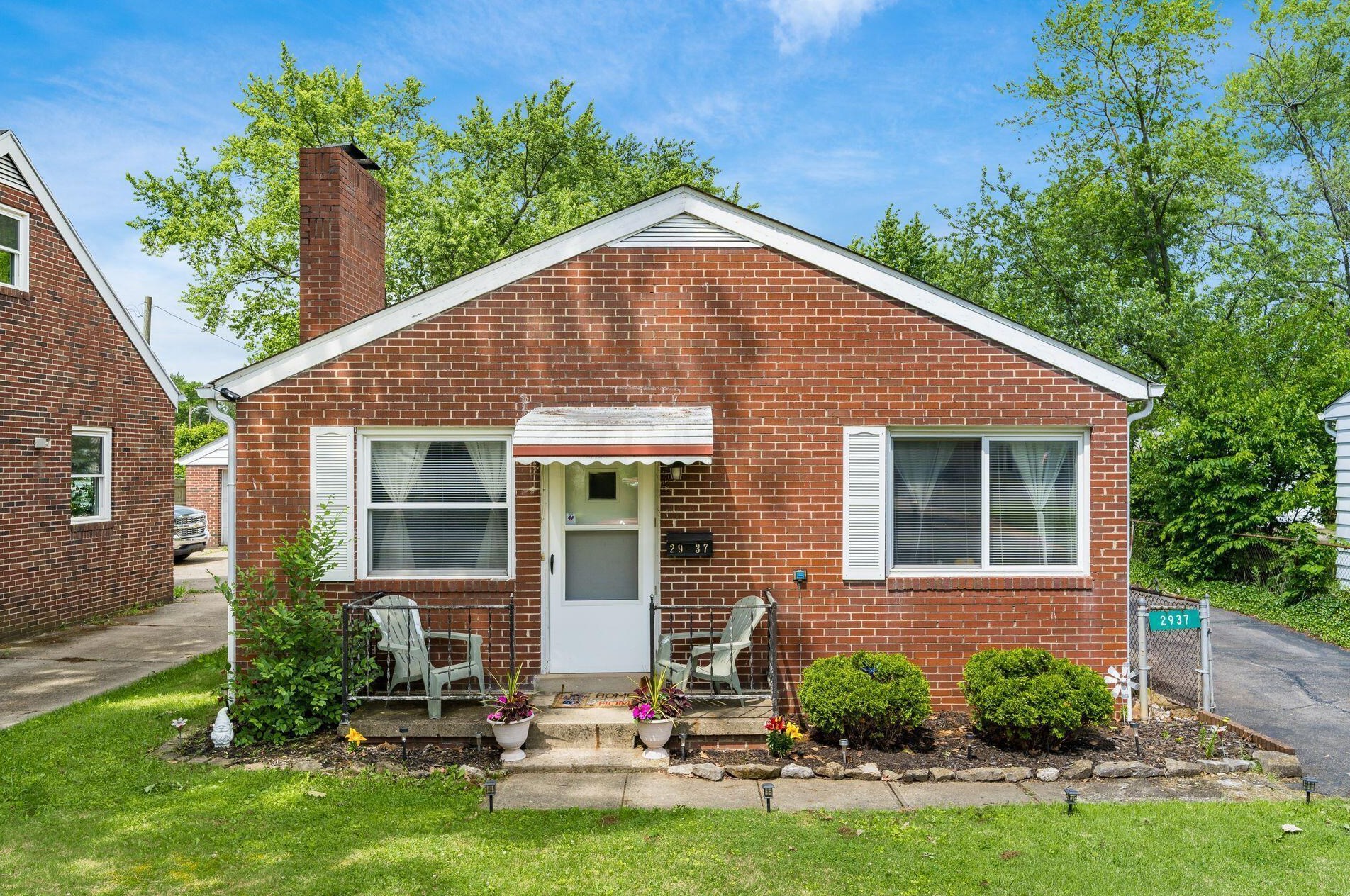 2937 Ontario St, Columbus, OH 43224-4246
