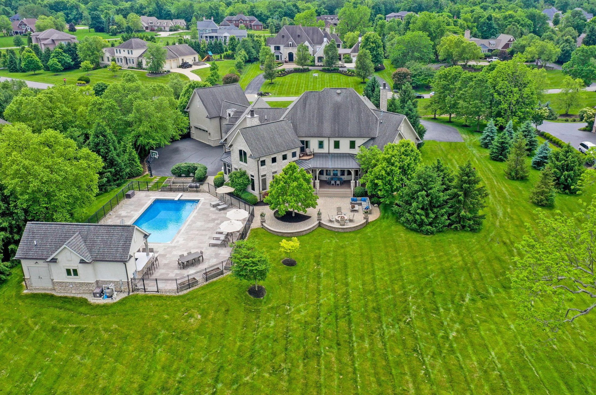 1760 Woodland Hall Dr, Delaware, OH 43015
