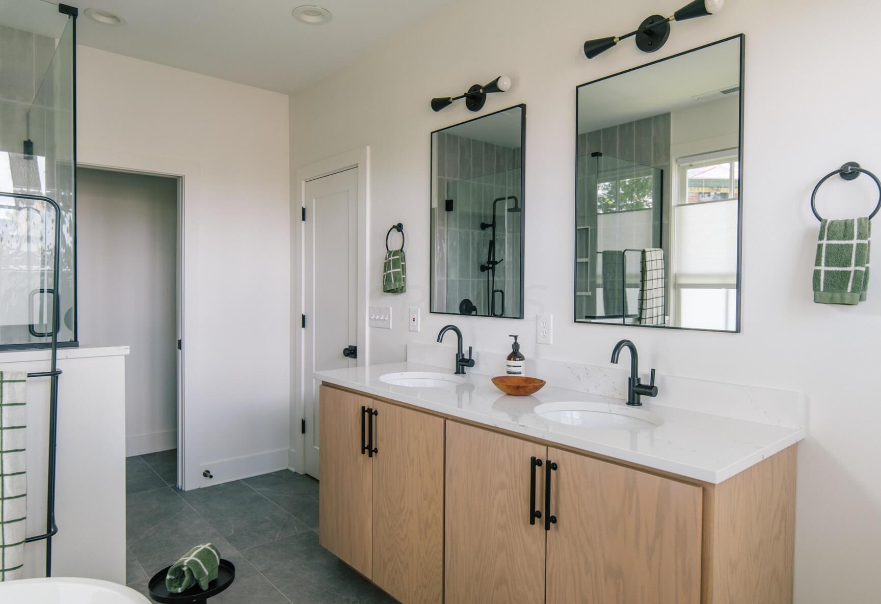 27 Monroe Ave, Columbus OH 43203-1857 exterior