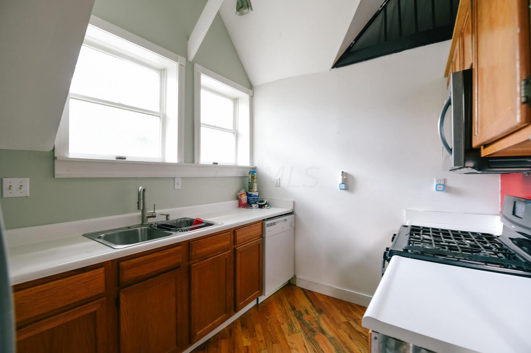 27 Monroe Ave, Columbus OH 43203-1857 exterior