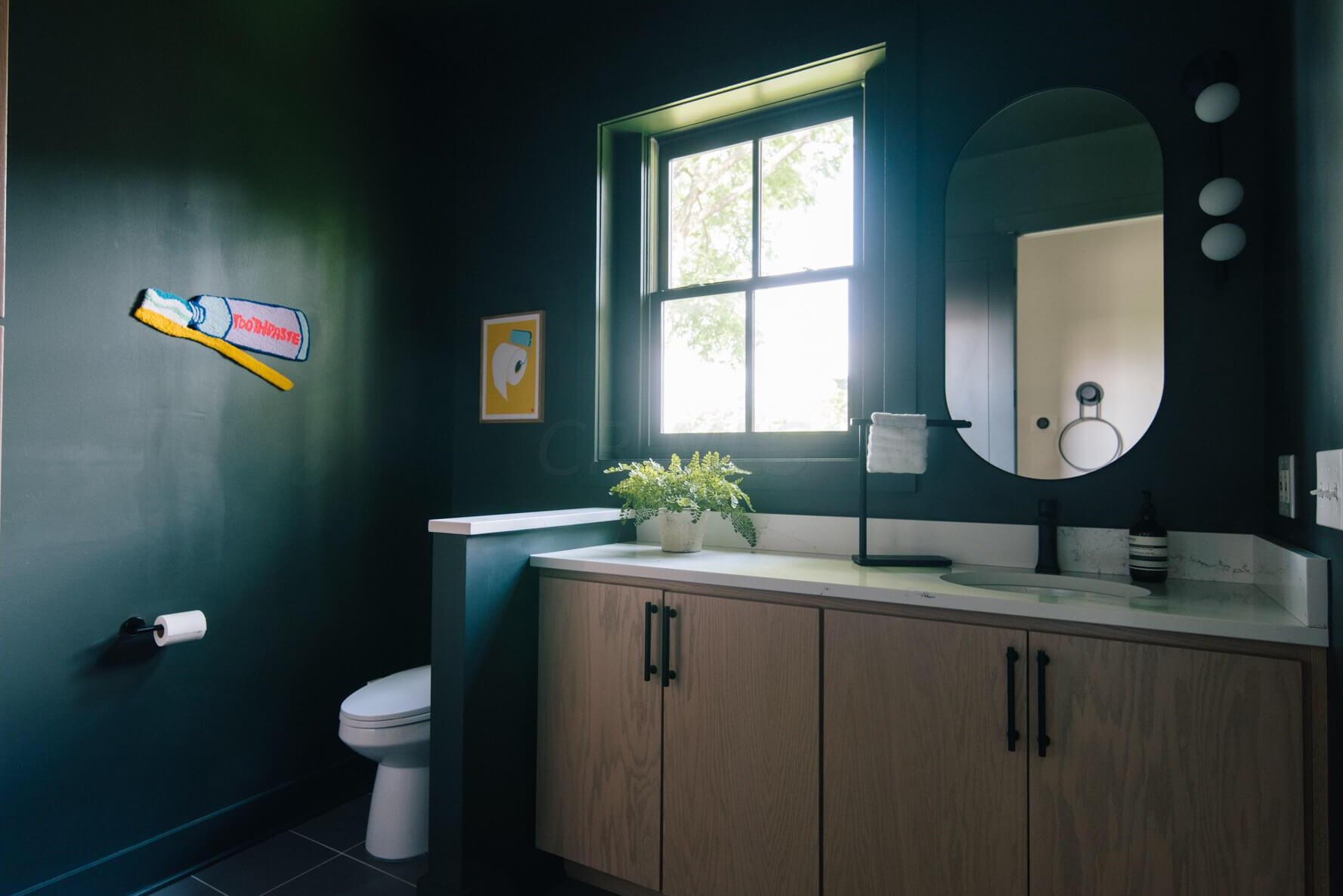 27 Monroe Ave, Columbus OH 43203-1857 exterior