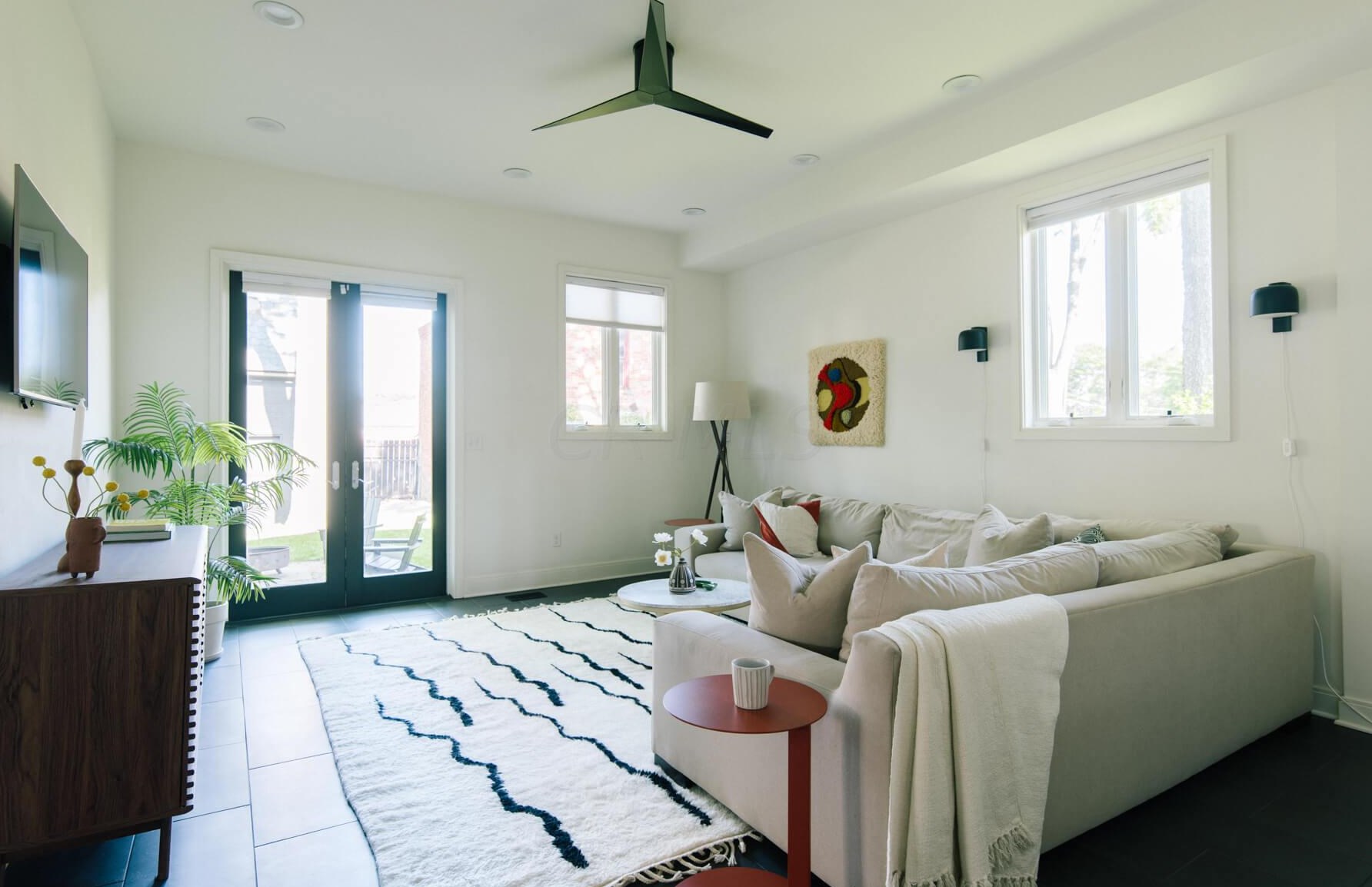 27 Monroe Ave, Columbus OH 43203-1857 exterior