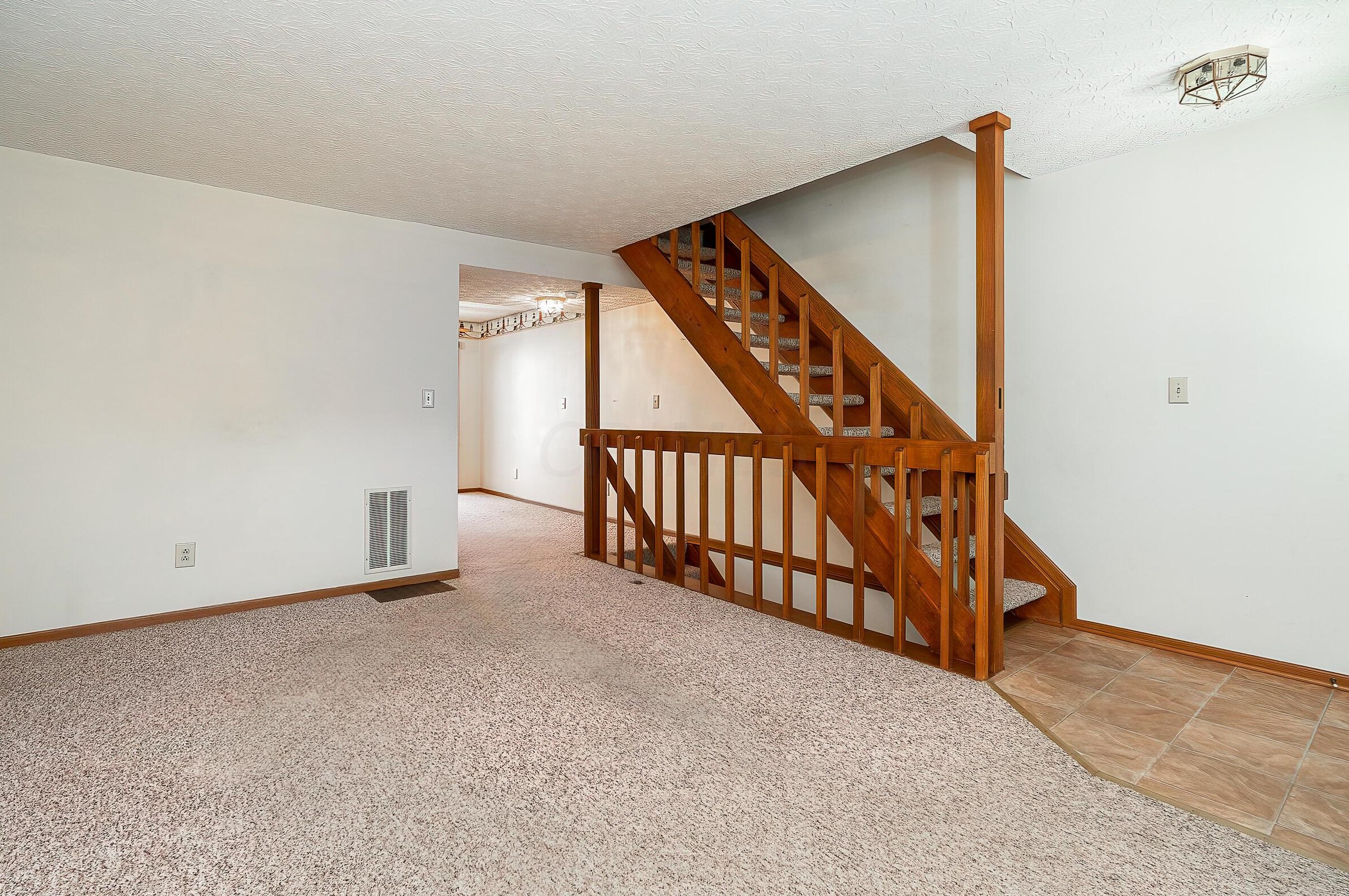 876 Charnwood Ln #5e, Sharon Township, OH 43085