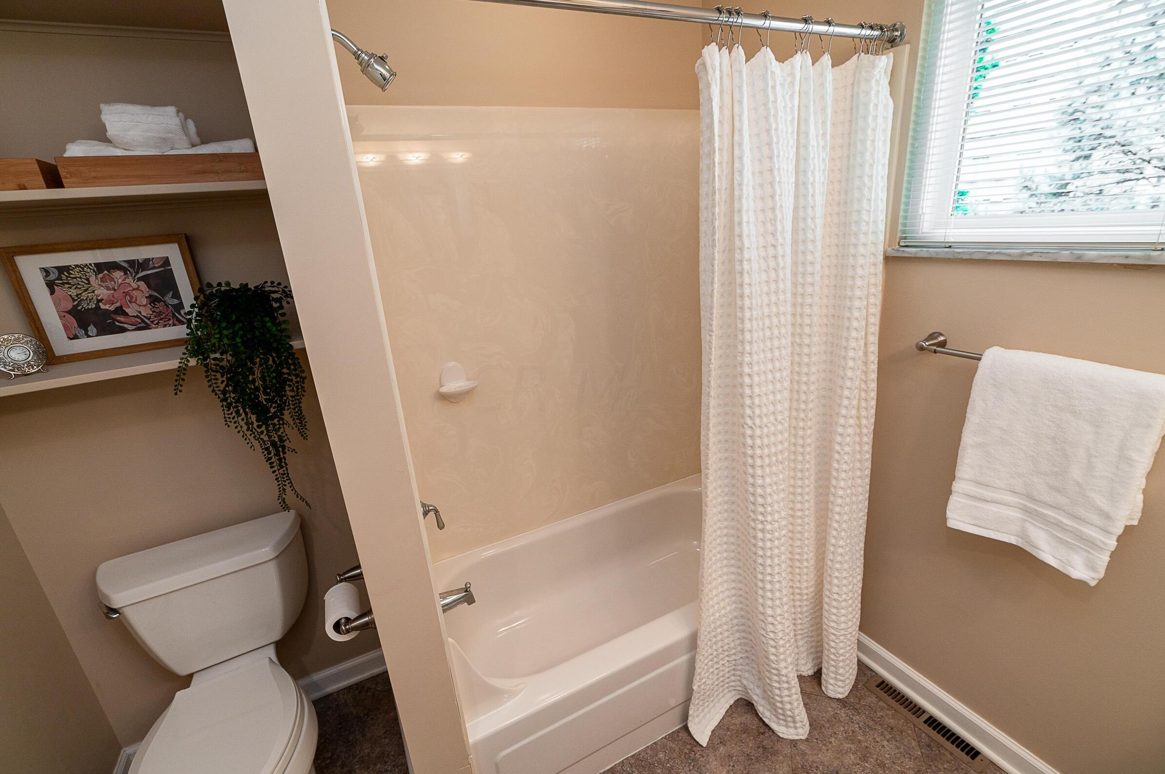 97 Roosevelt Ave, Columbus OH 43209-1160 exterior