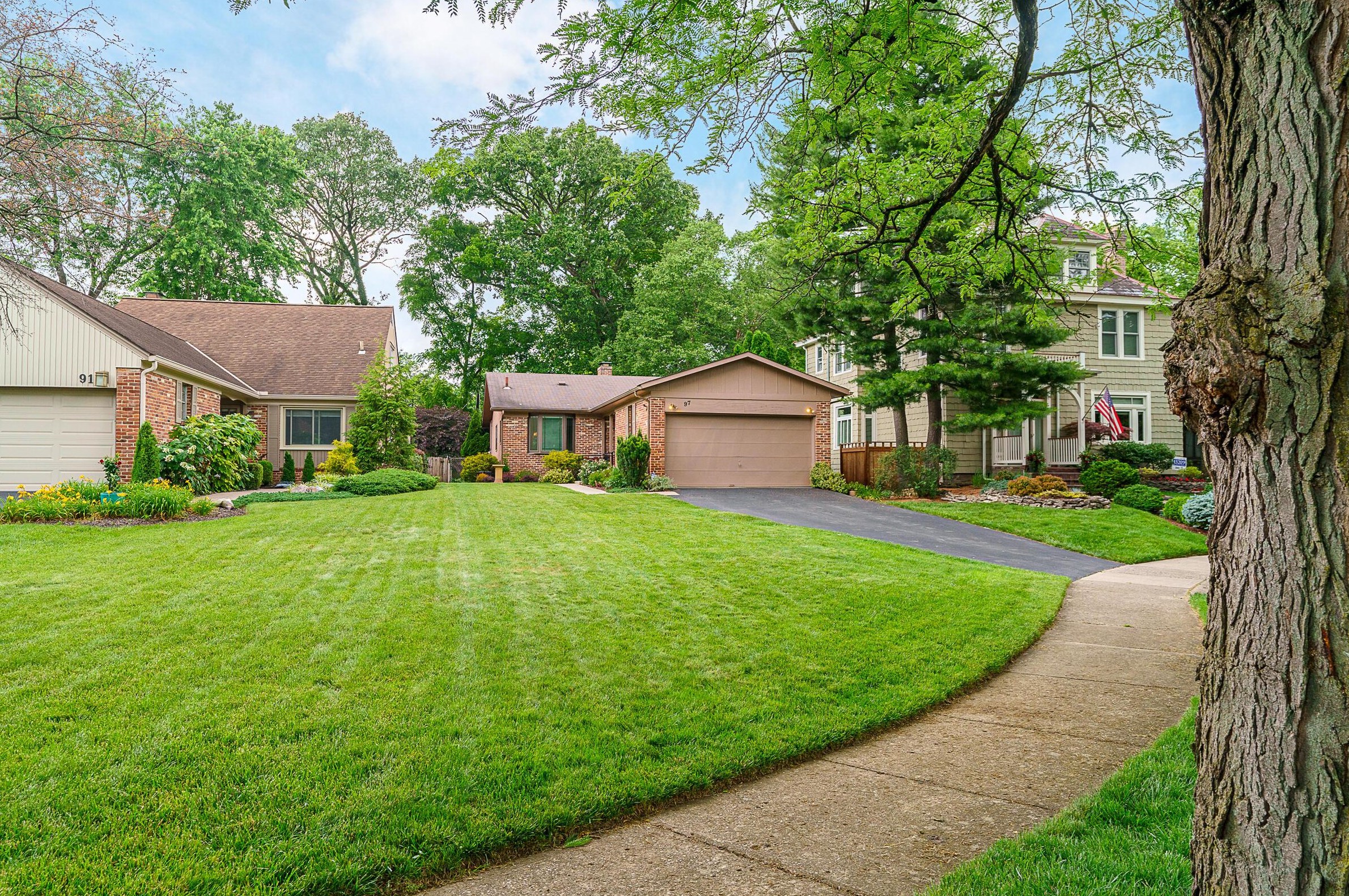 97 Roosevelt Ave, Columbus, OH 43209-1557