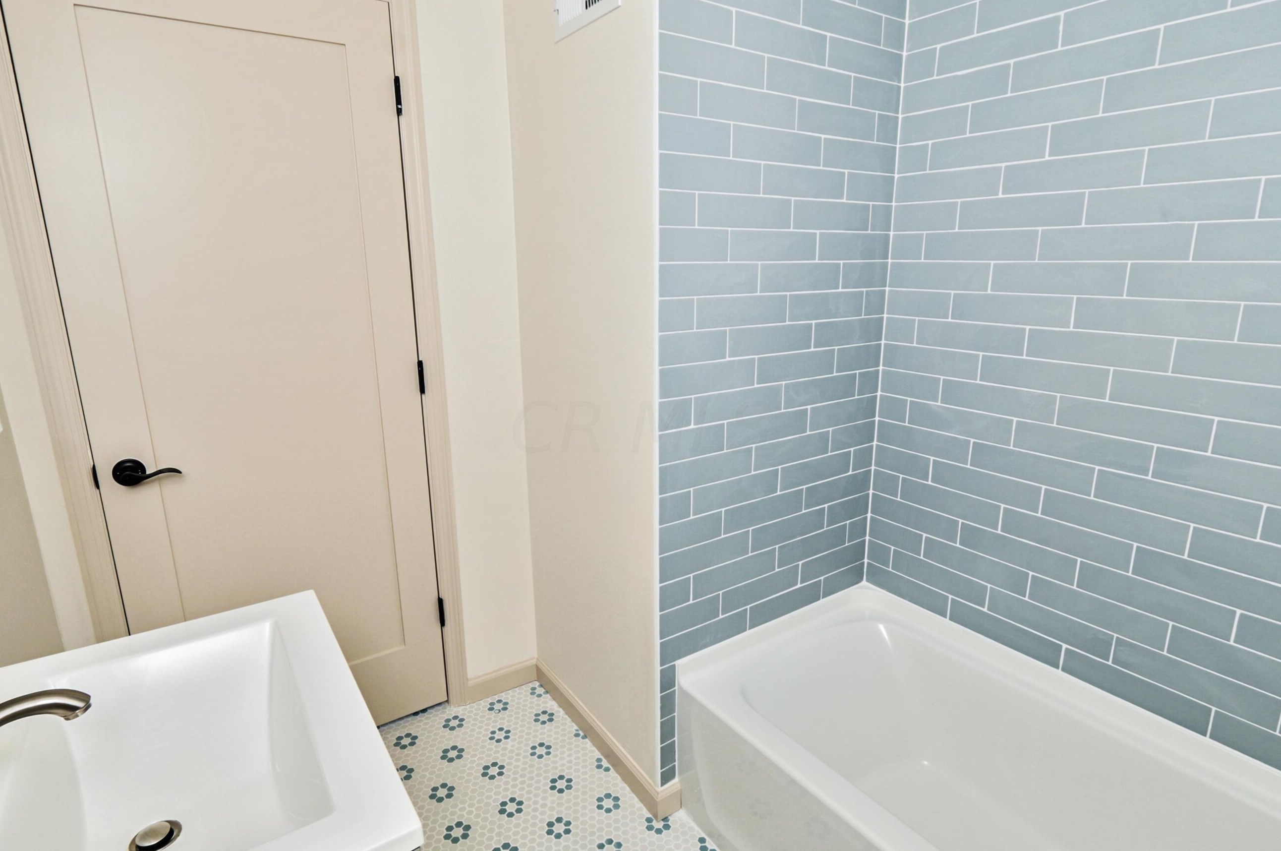 1124 Oakwood Ave, Columbus OH  43206-3116 exterior