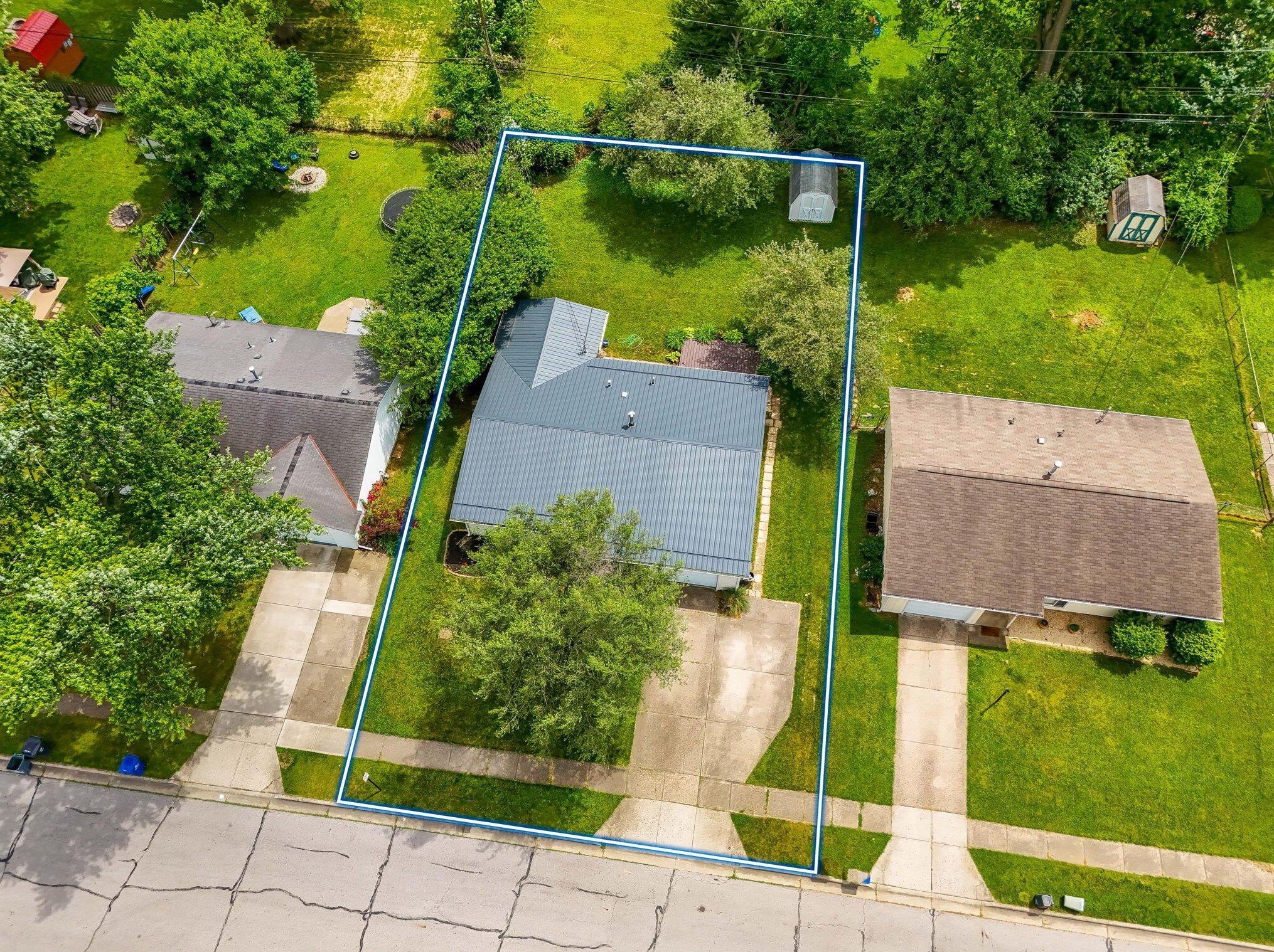 609 Palace Ln, Columbus, OH 43230-2398