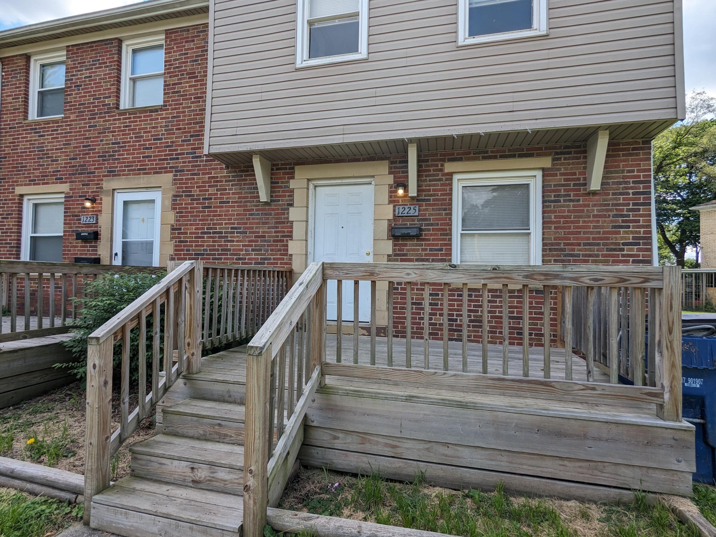 1223 Cedarview Dr, Springfield, OH 45503-3421
