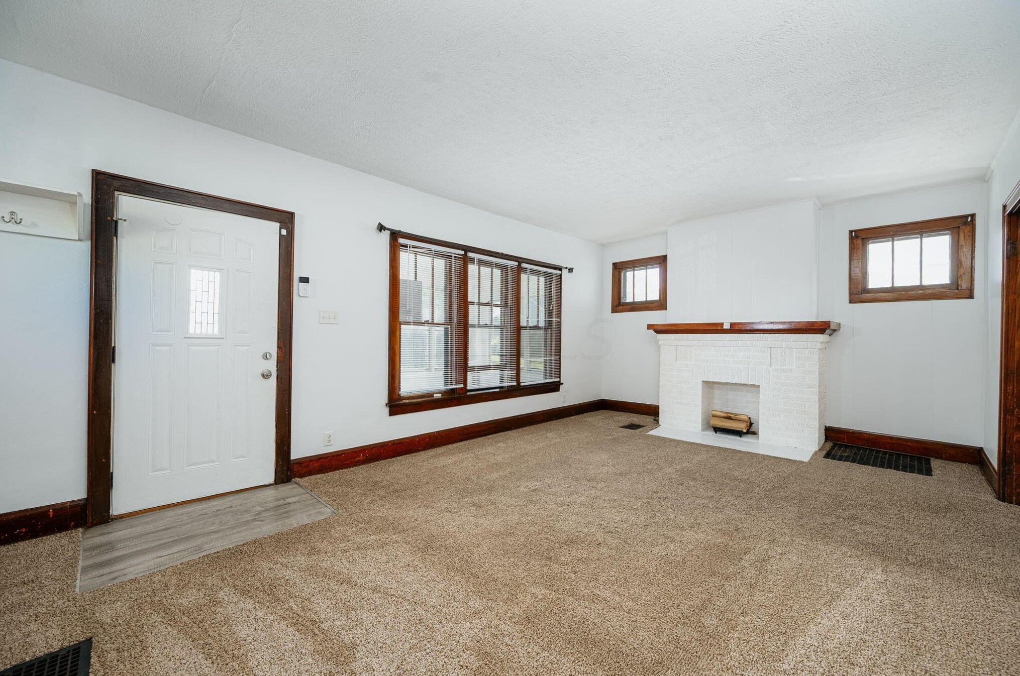 329 Warren Ave, Columbus OH  43204-3057 exterior