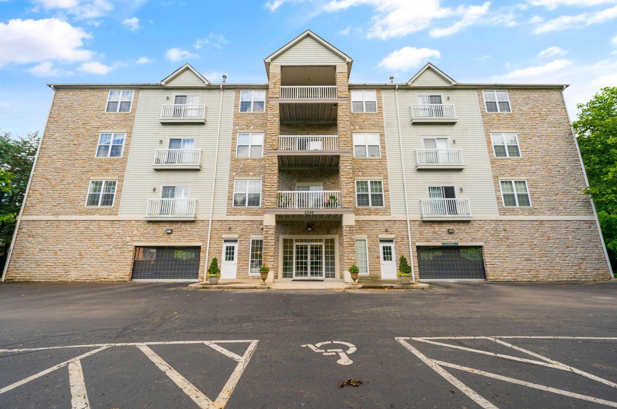 2245 Riverside Dr #203, Columbus, OH 43221