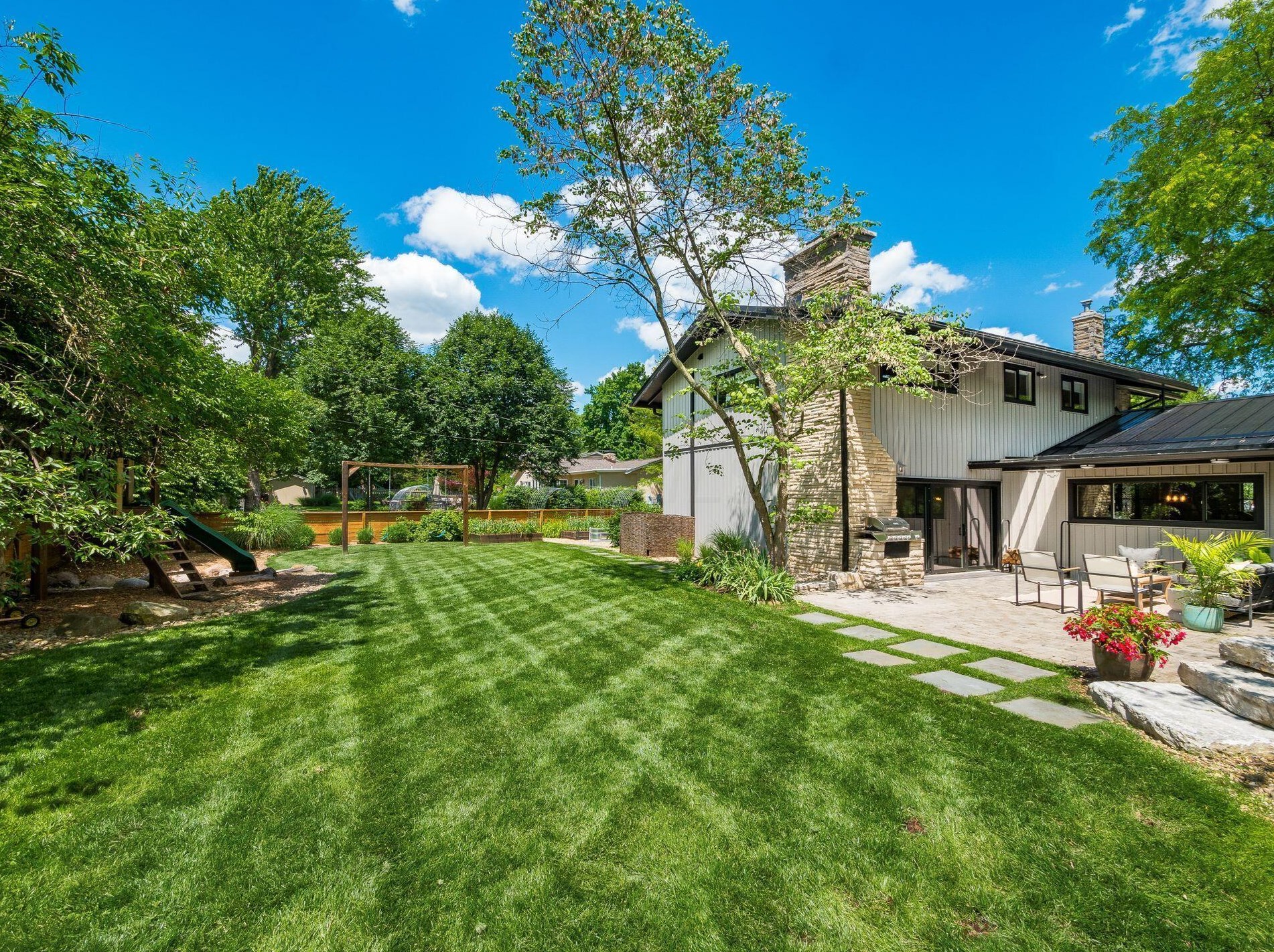 3801 Patricia Dr, Columbus OH 43220-4913 exterior