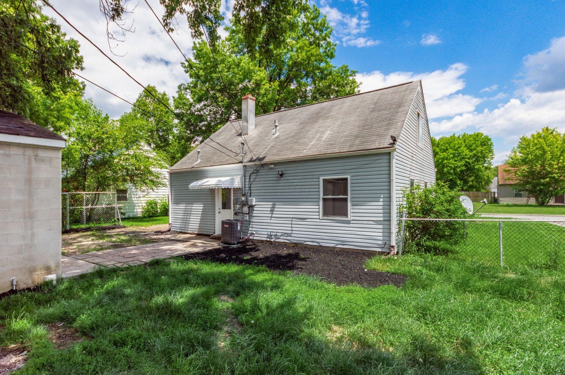 941 Exeter Rd, Columbus OH 43213-2422 exterior