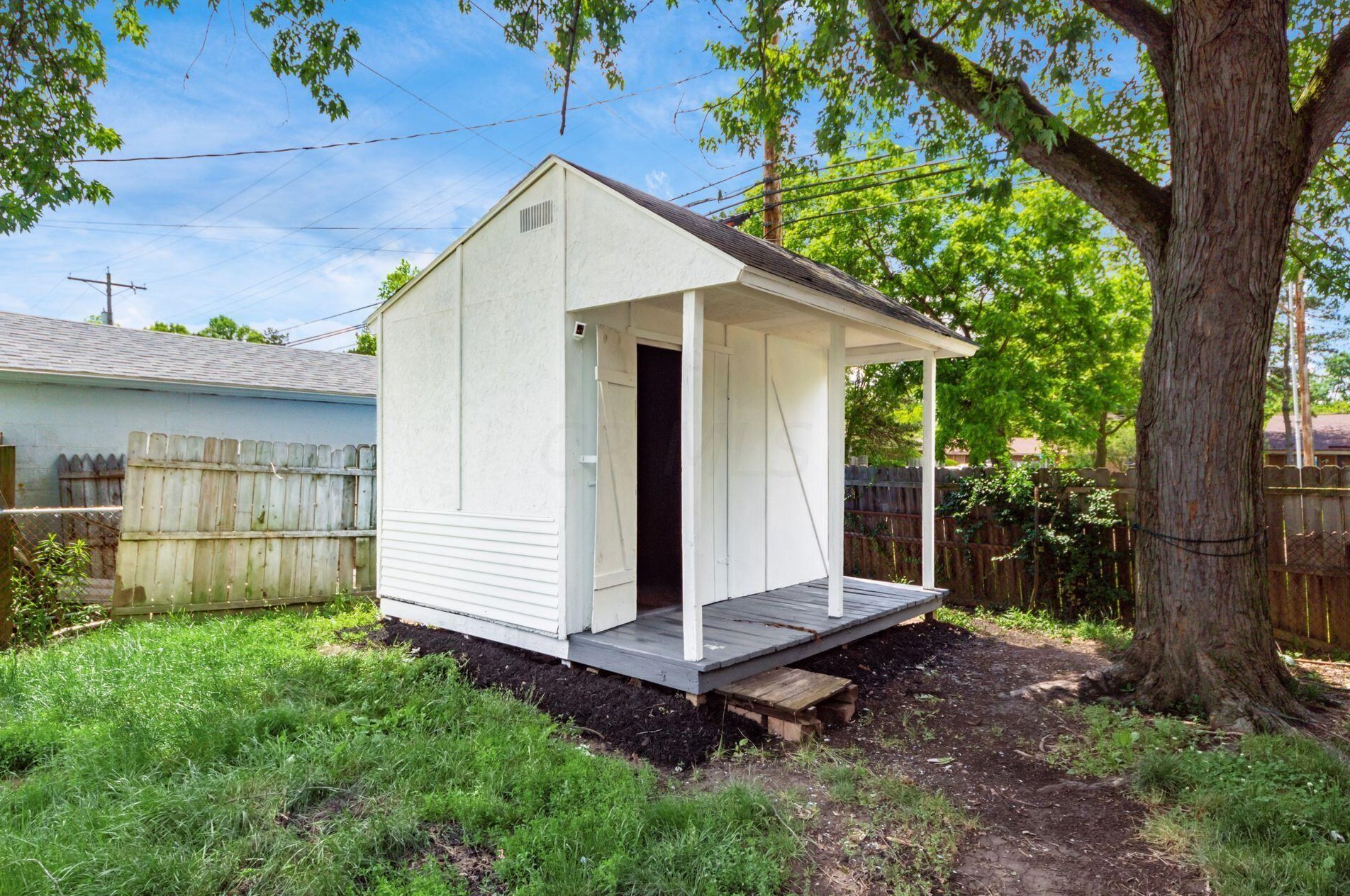 941 Exeter Rd, Columbus OH 43213-2422 exterior