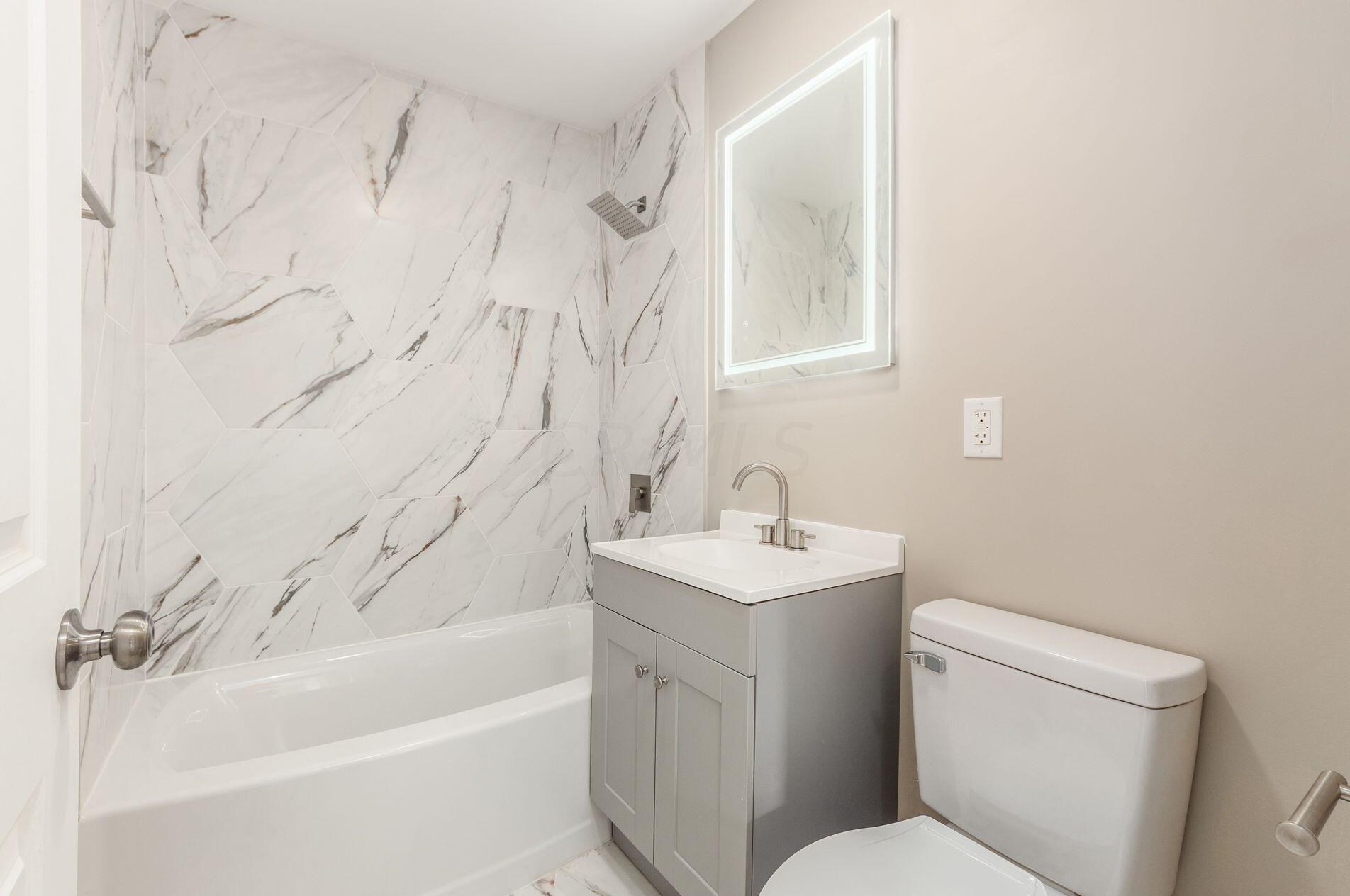 941 Exeter Rd, Columbus OH 43213-2422 exterior