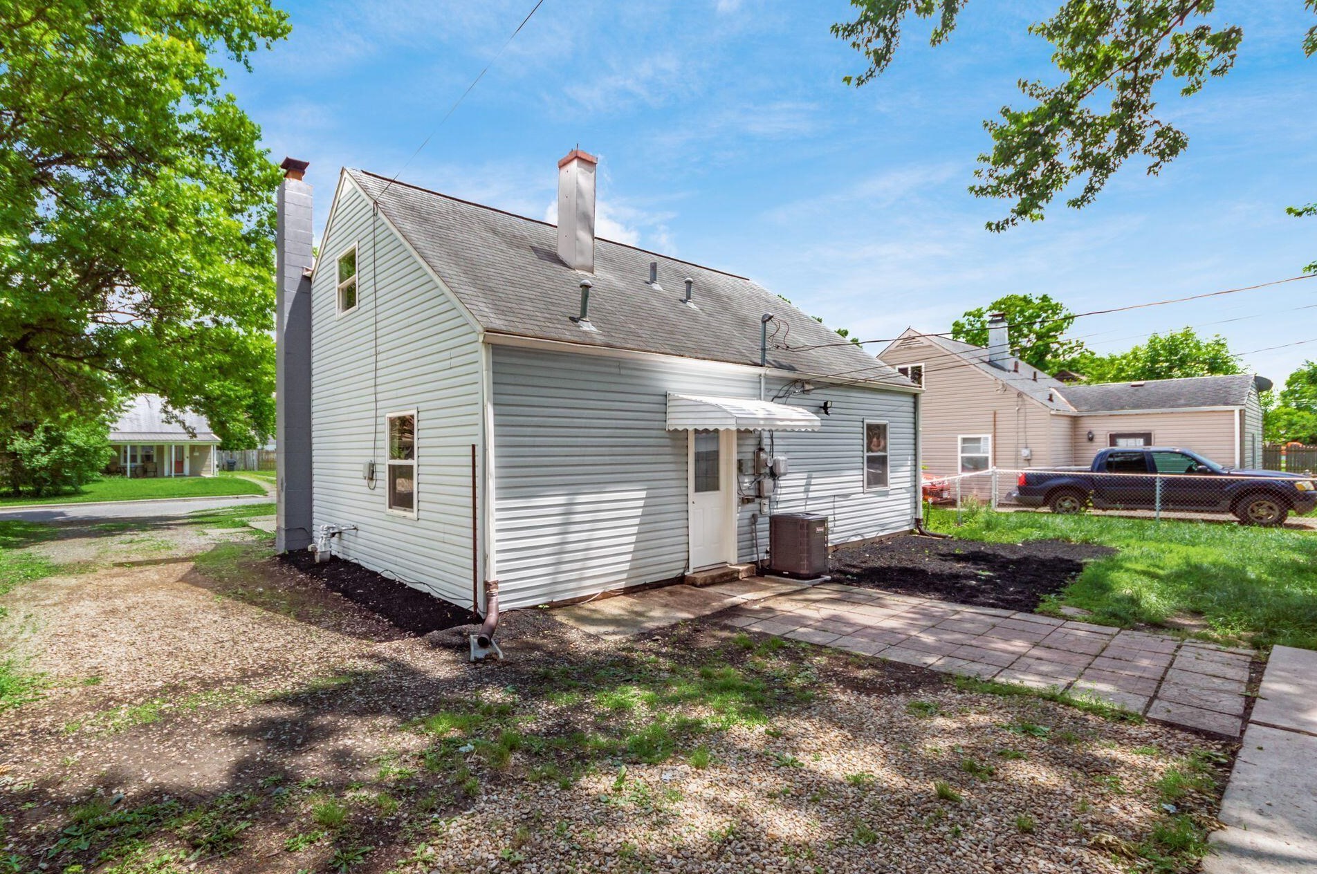 941 Exeter Rd, Columbus OH 43213-2422 exterior